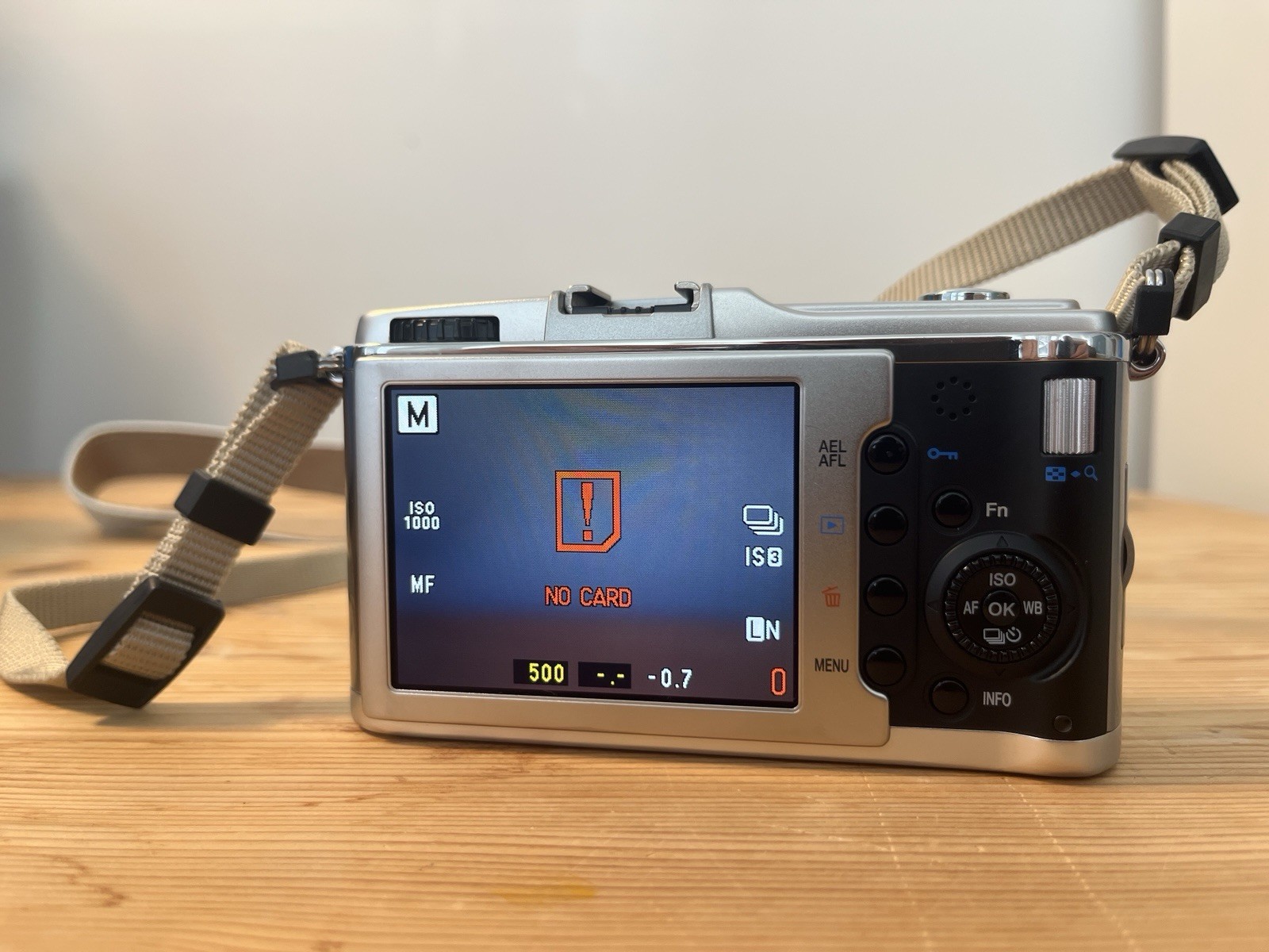 Olympus PEN E-P1 Silver Mirrorless Camera w/ 14-42mm Lens 12.3MP