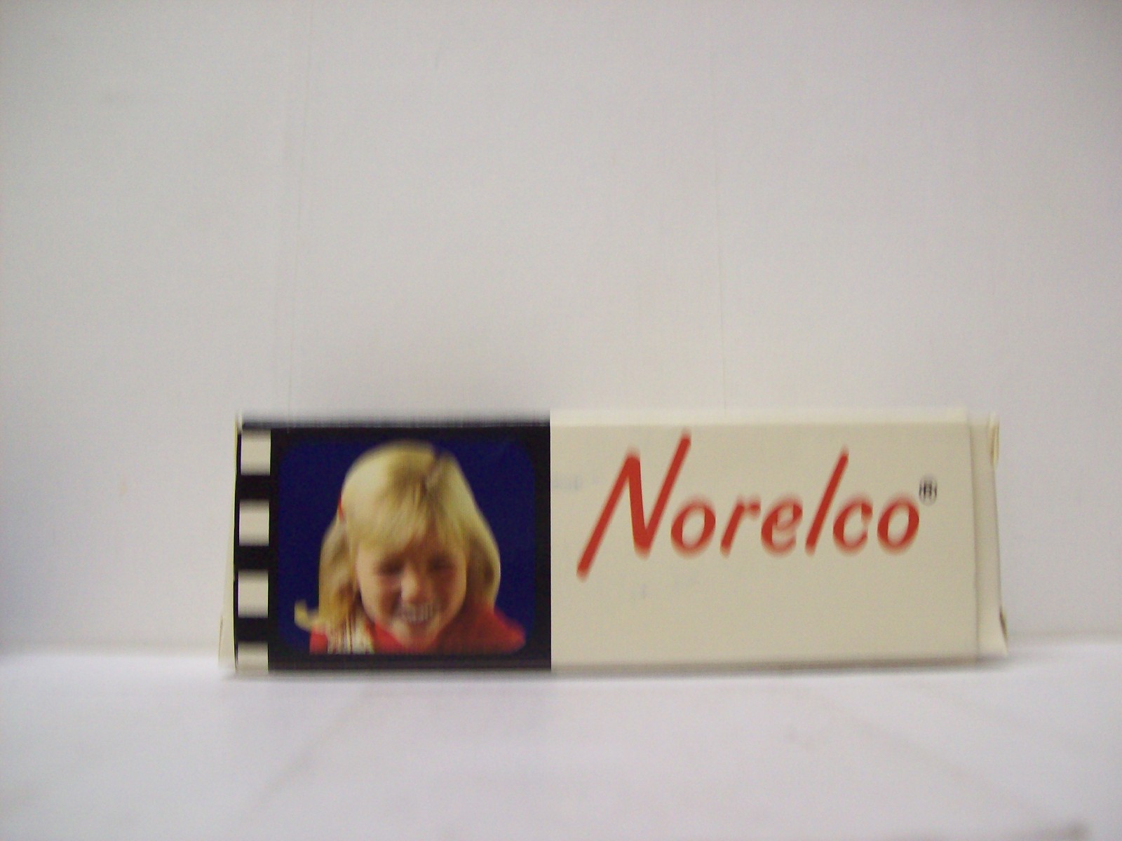 DAK ( DAY) Projector Projection Lamp Bulb 500W 120V Norelco AVG. 25-HR