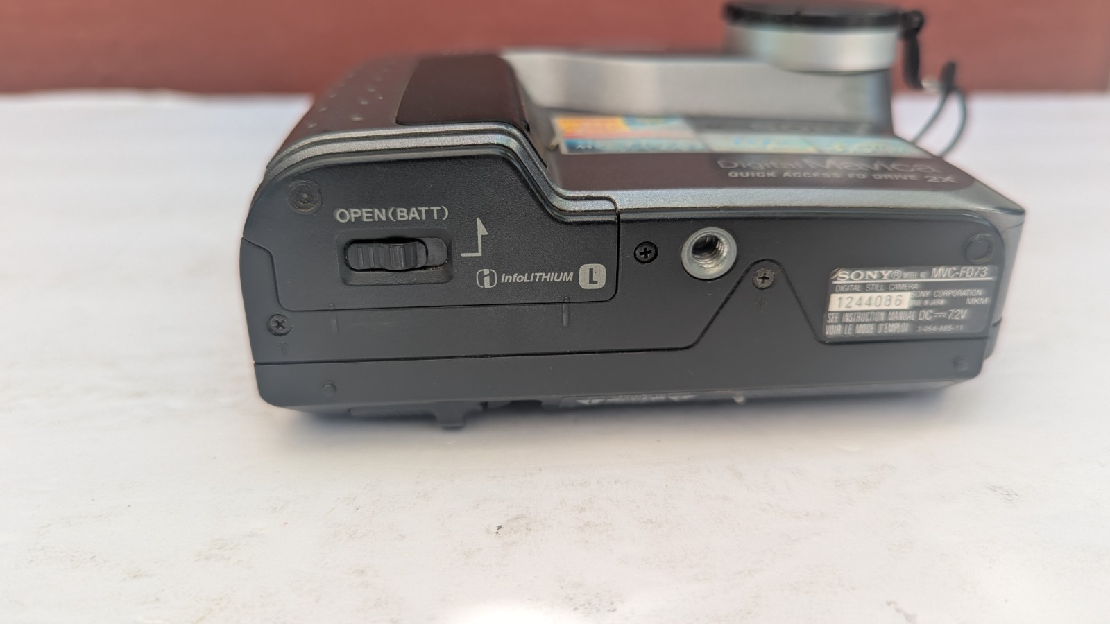Sony Mavica MVC-FD73 Digital Camera with Battery Vintage (Untested )