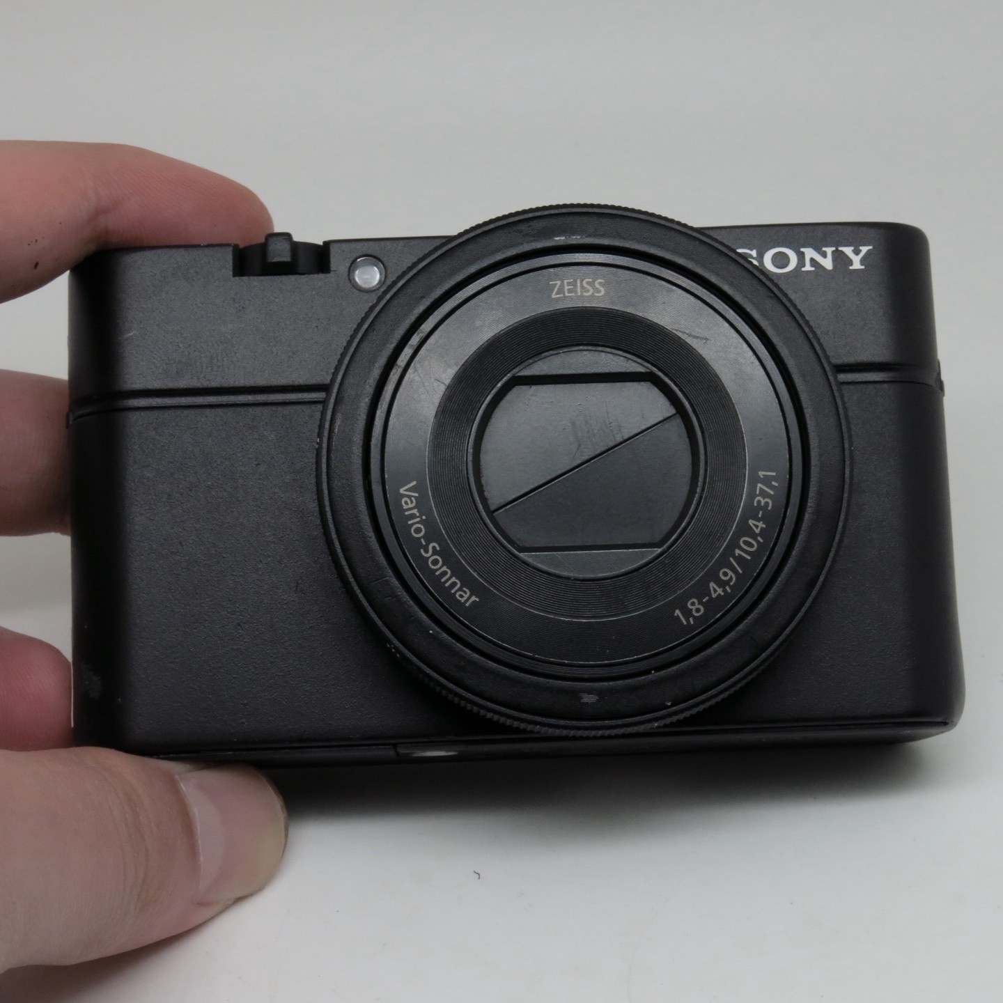 Sony Cyber-shot DSC-RX100 I rx100m1 Digital Camera 20.2 MP 3.6x Optical Zoom 14x