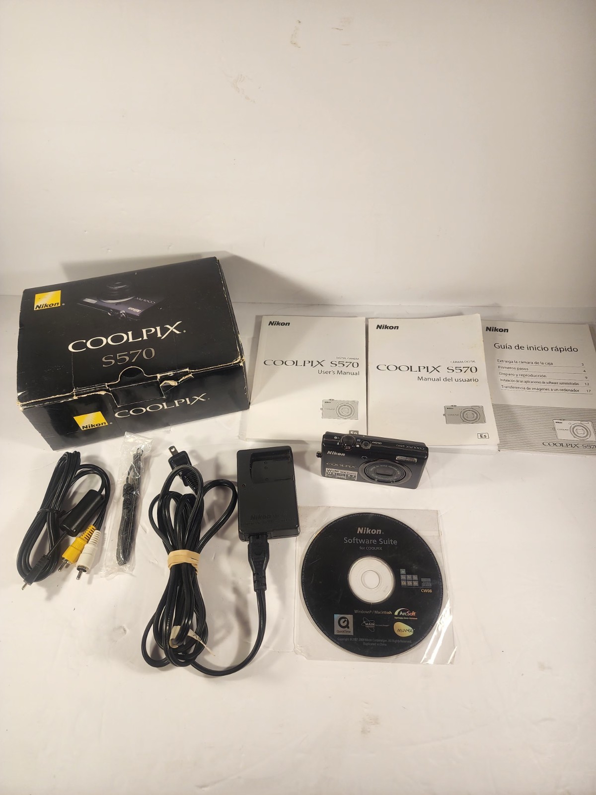 Nikon COOLPIX S570 12.0MP Compact Digital Camera Selling As Is, For Parts/Repair