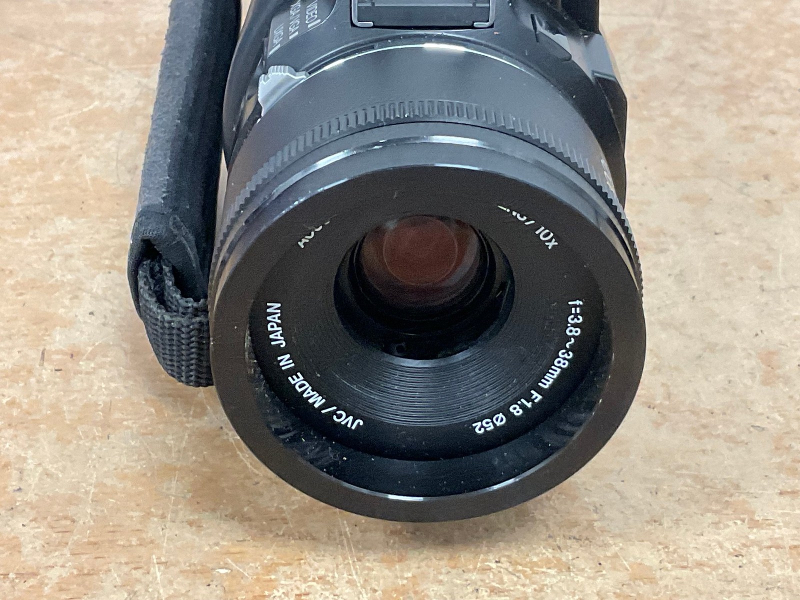 JVC JY-VS200E Digital Video Camera 300x Zoom Progressive Scan