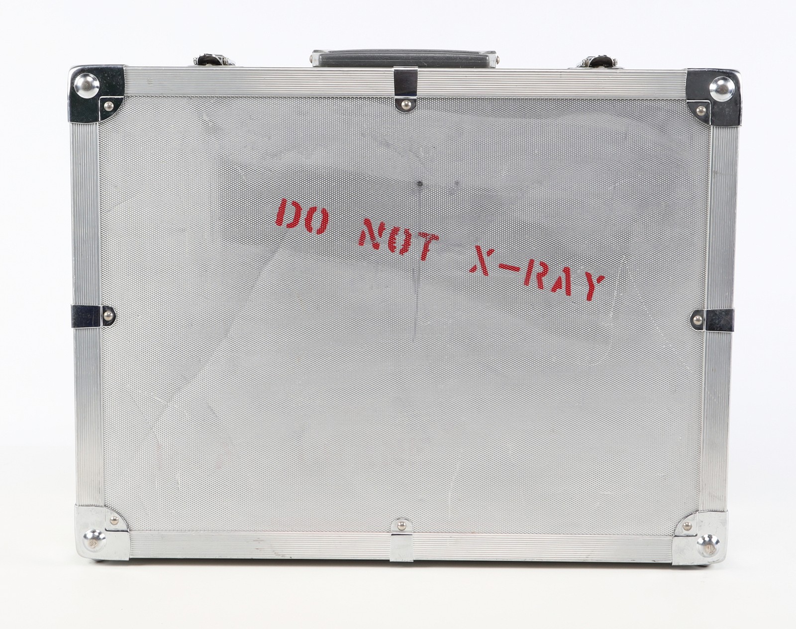 Mamiya Brand Aluminum Camera Case with Cut Foam & Keys – 18′ x 13.5″ x 6.5″