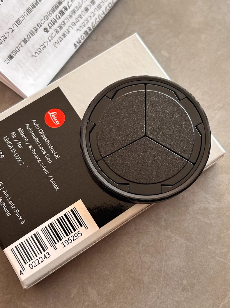 Genuine Leica Auto Lens Cap for D-LUX-8, D-LUX-7, D-LUX Typ 109 – 99% New