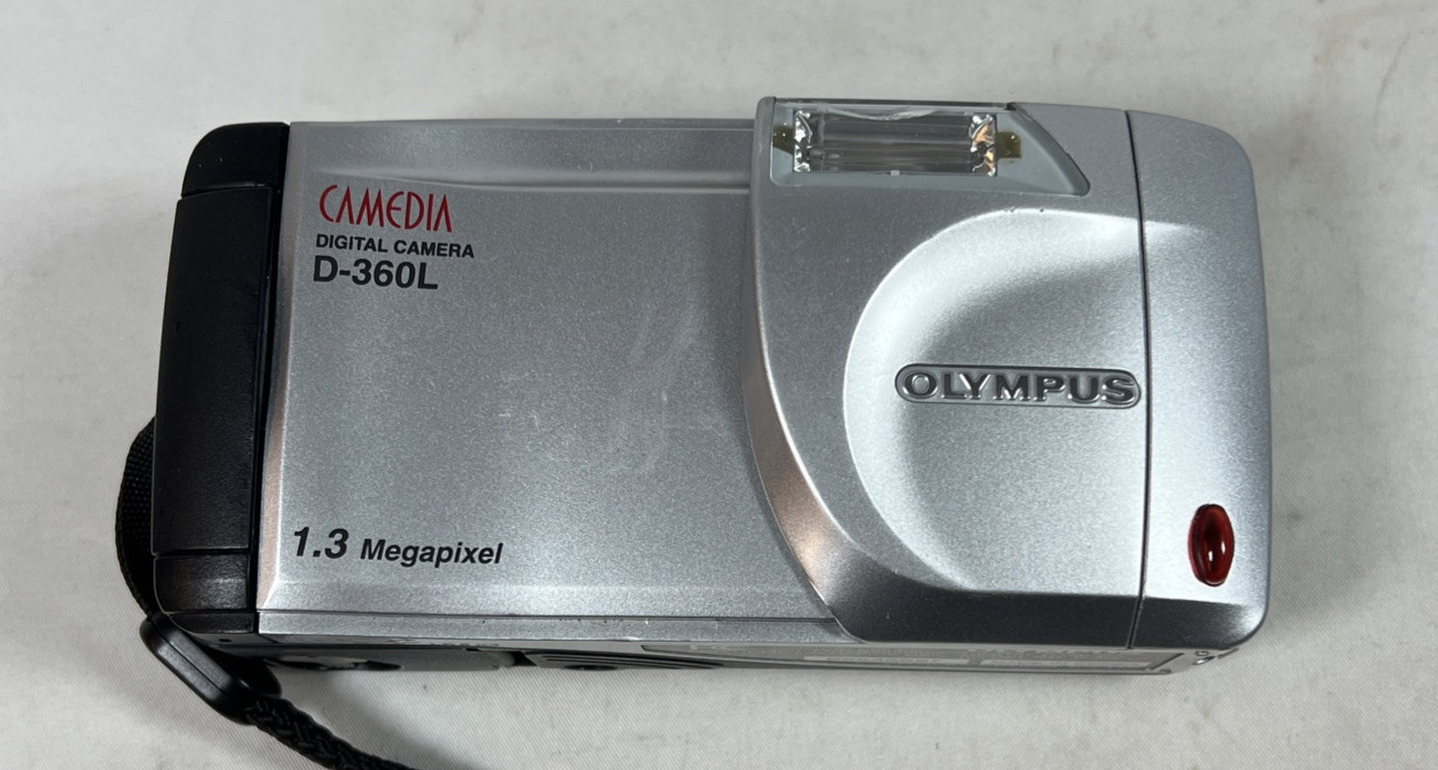 Olympus Camedia Digital Camara D-360L 1.3 Megapixel For Parts Untested