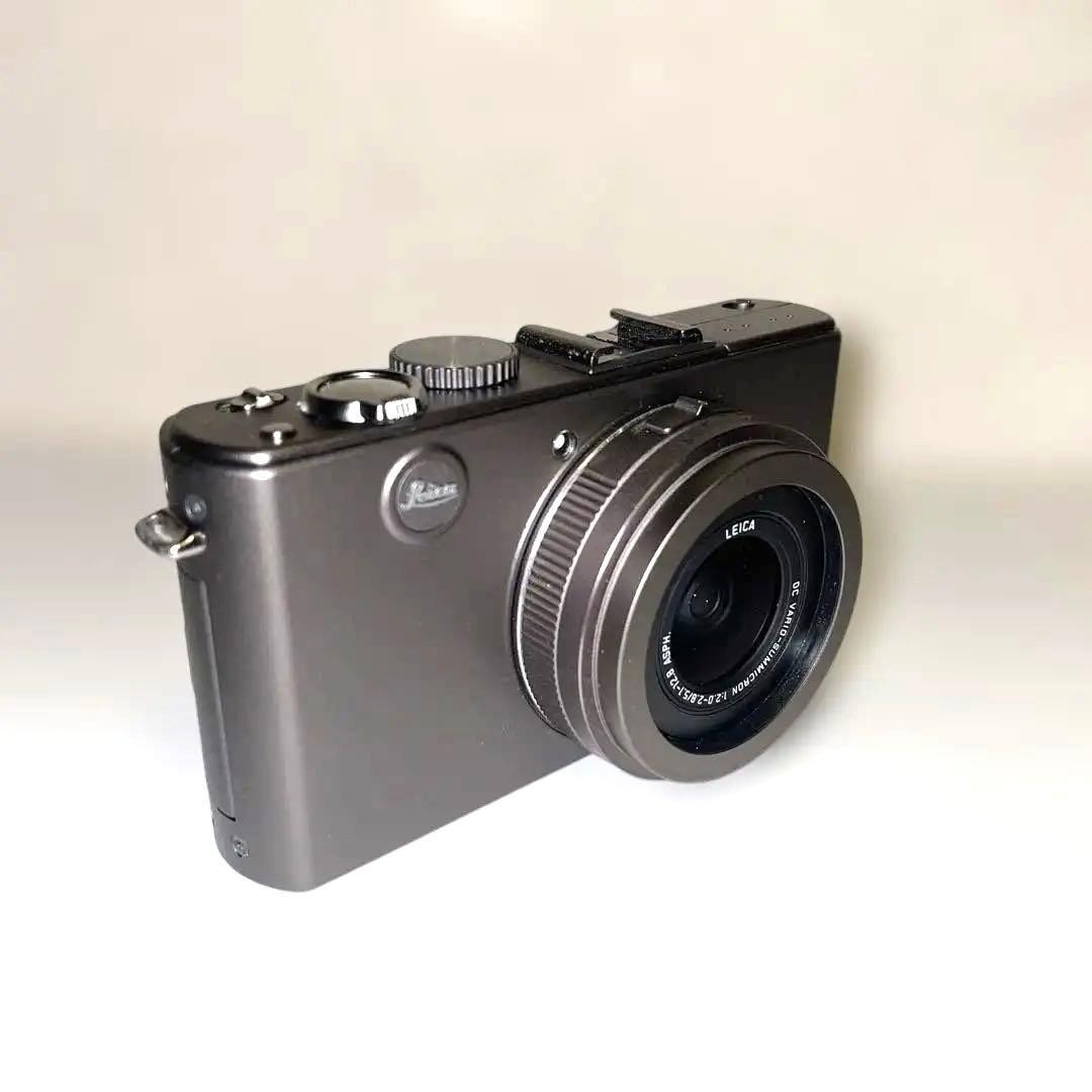 Leica Laica D-LUX4 Titanium 1000 Units Limited Edition