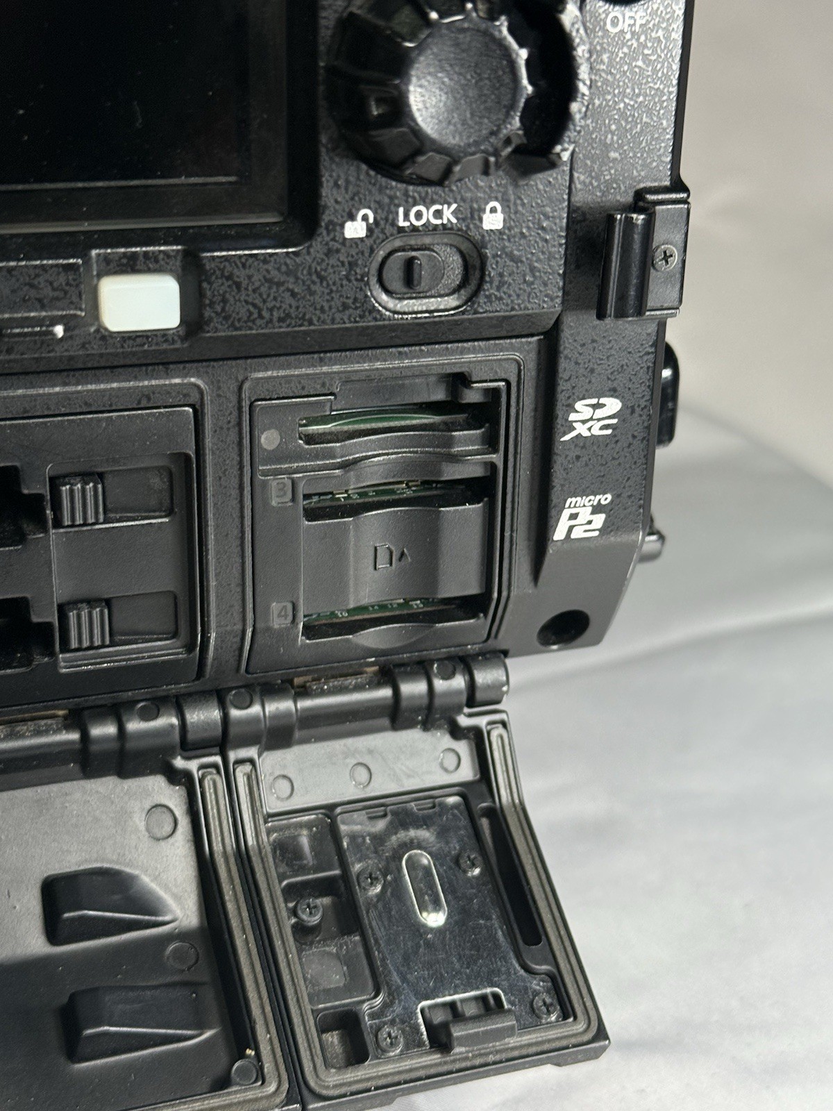 Panasonic VariCam 35 4K Camera Package – AU-V35C1 + AU-VREC1 Recorder + EVF