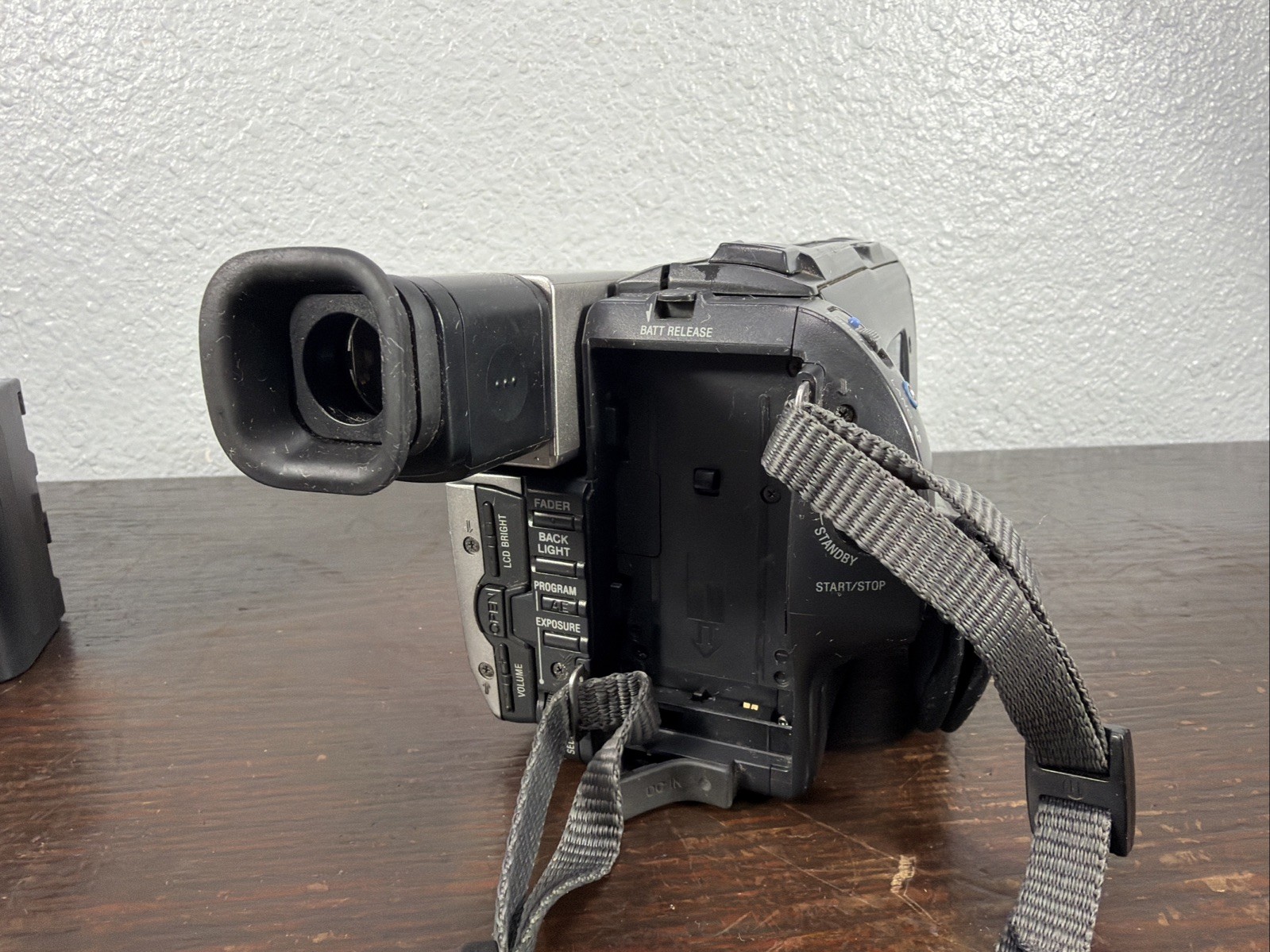 Sony Handycam CCD-TRV37 NTSC 8mm Video8 Standard 8 w/ Nightshot TESTED & WORKs