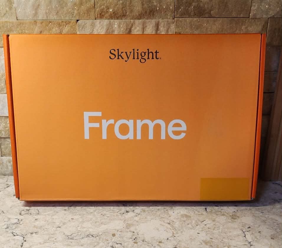 Skylight Frame 10-inch Wi-Fi Digital Photo Frame, WHITE, NEW