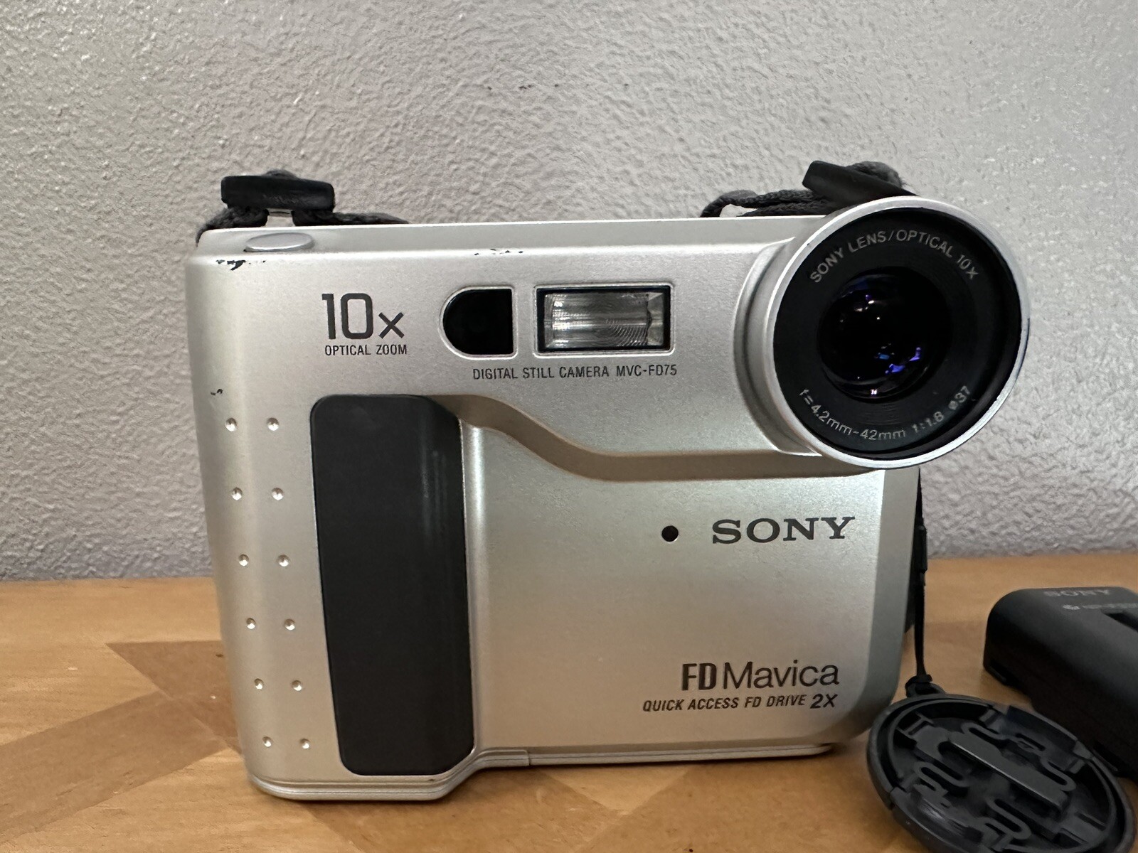 Vintage Sony Mavica MVC-FD75 10x Zoom Digital Still Camera Silver Tested