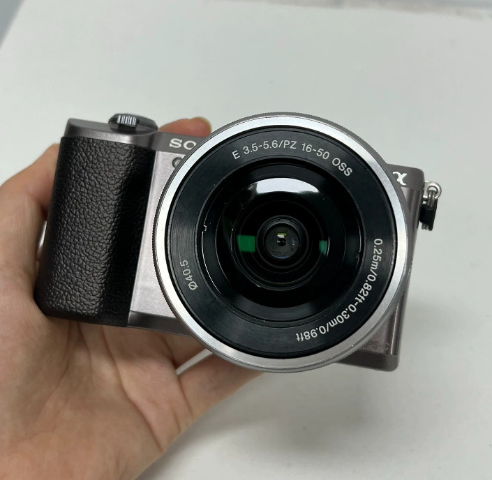 Sony Alpha a5100 24.3MP Mirrorless Digital Camera 16-50mm Lens 95%New