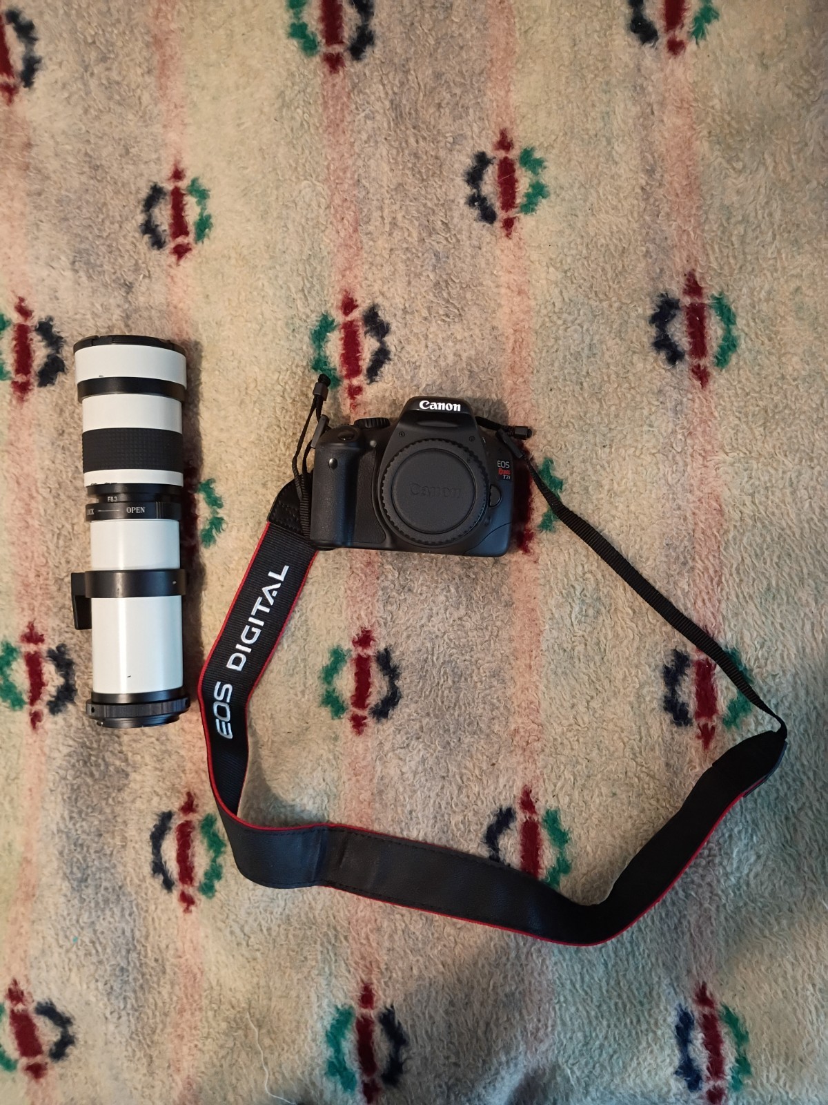 Canon EOS Rebel T2i 550D 18 MP DSLR Camera Body Bundle **NO CHARGER** READ DESC