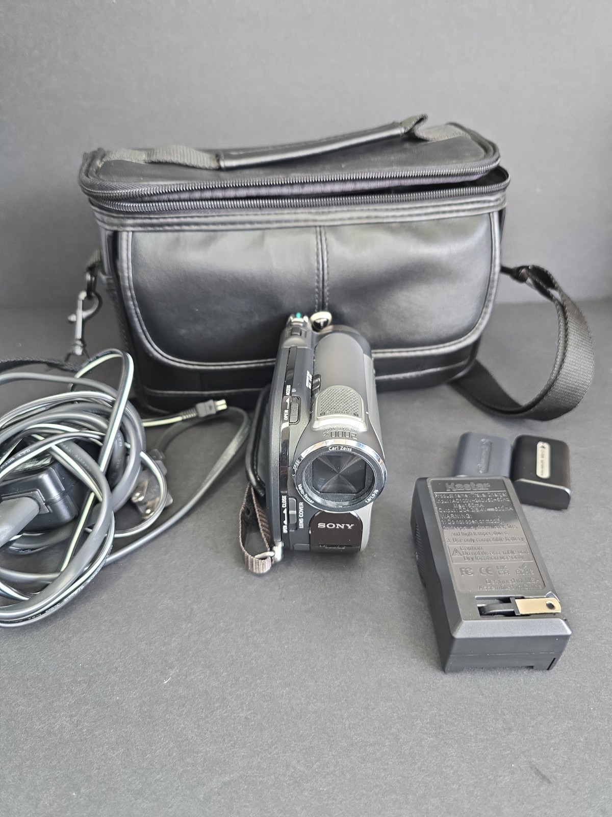 Sony DCR-DVD108 Handycam DVD Camcorder 40X Zoom Tested Works Case 2 Chargers