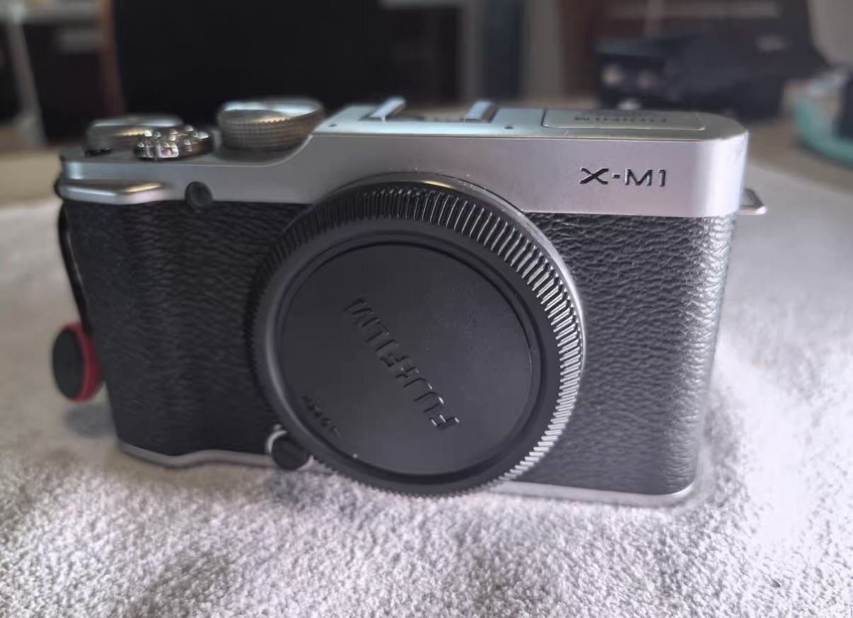 Fujifilm X-M1 XM1 16.3MP Mirrorless Digital Camera(Only Body) 90%new