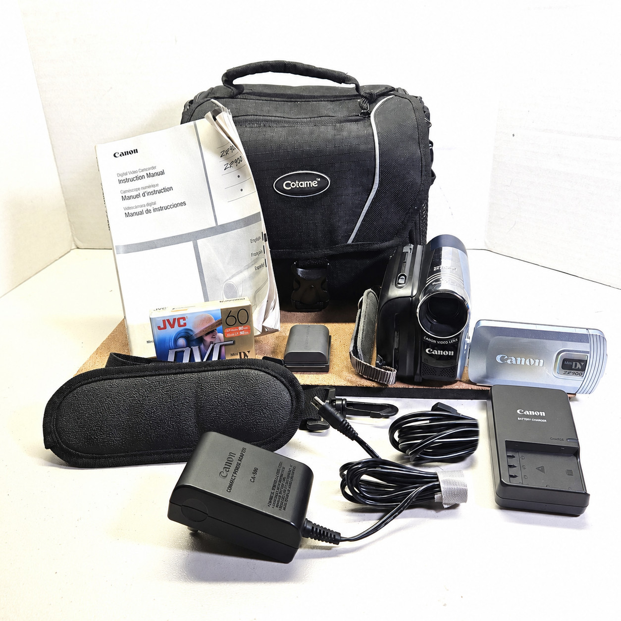 Canon ZR900 ZR900A MiniDv Stereo Camcorder VCR Player Video Transfer Bundle