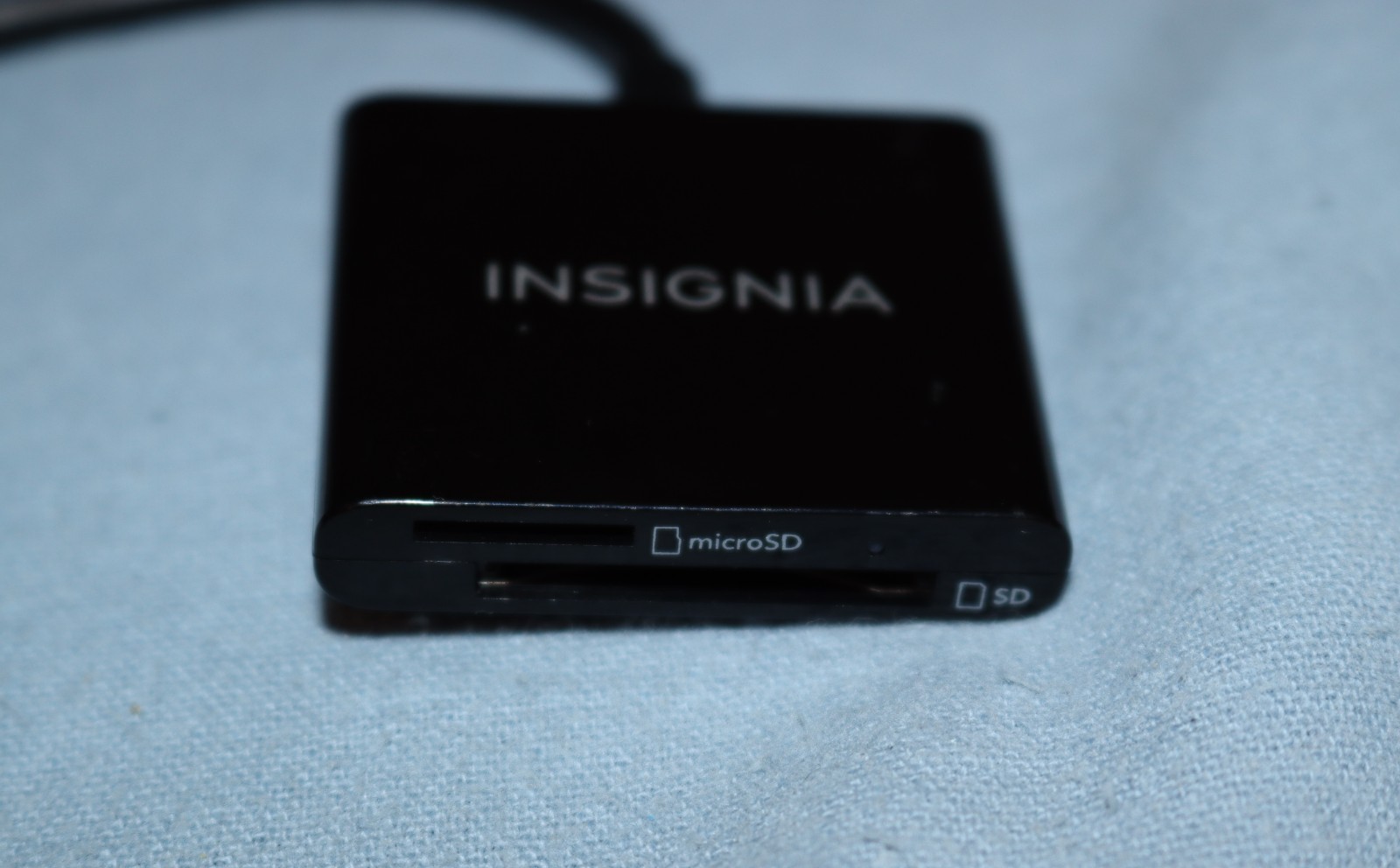Insignia- USB-C-to-SD/microSD Dual-Slot Card Reader – Black