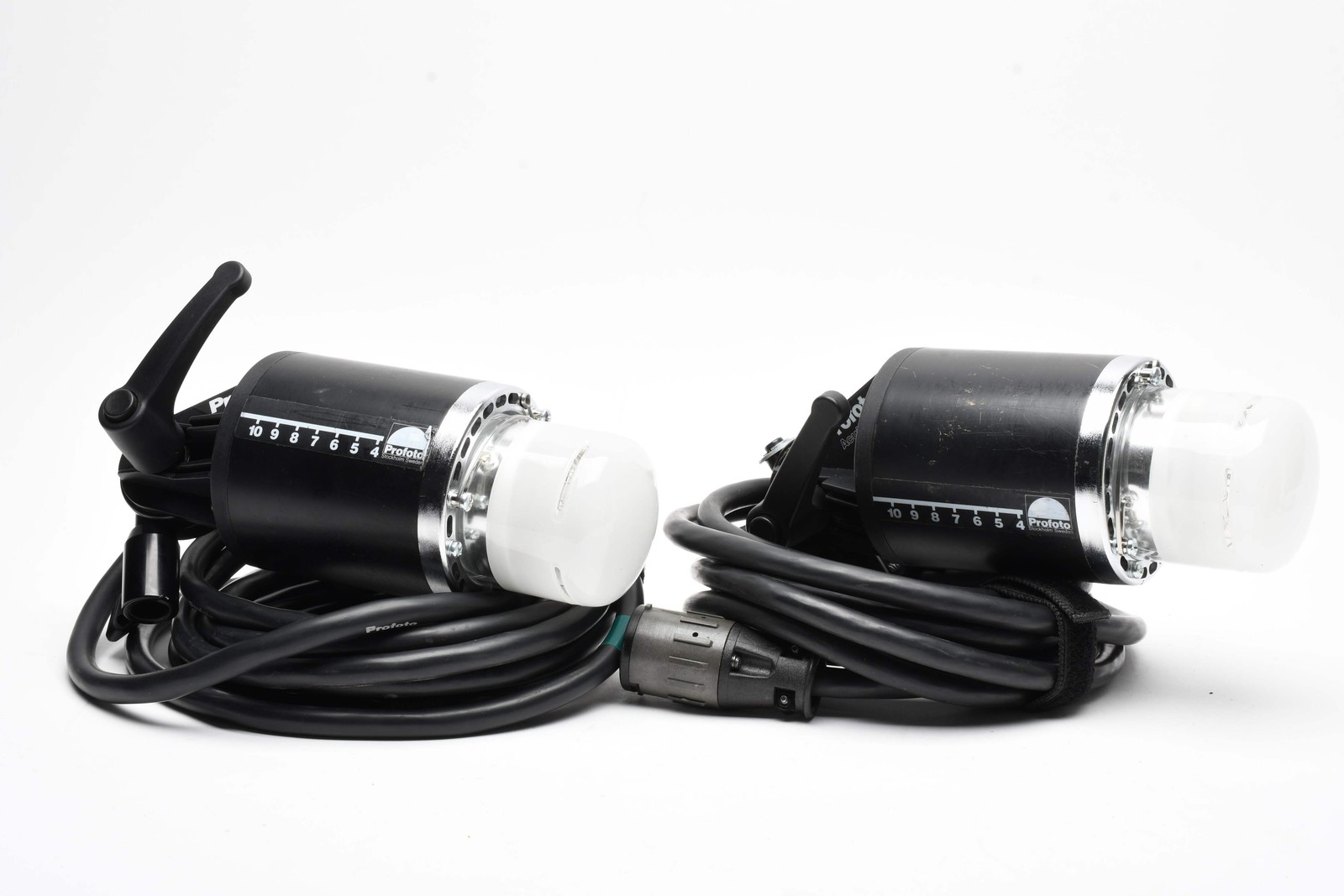 Profoto Acute 2R 1200W Flash Lighting Kit w/2 Acute D4 Heads, Case, Nice!