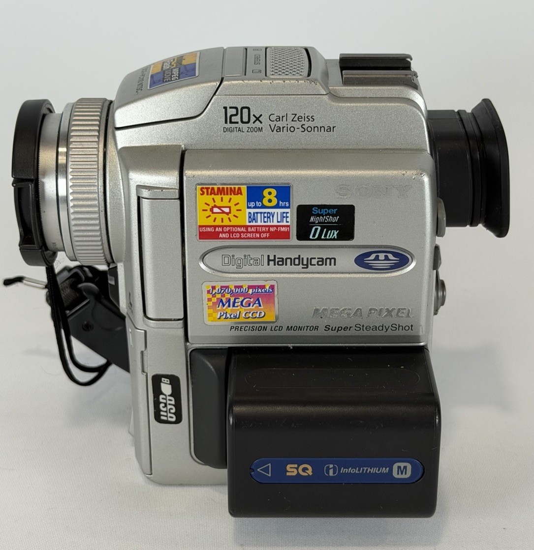 SONY HANDYCAM DIGITAL CAMCORDER DCR-PC110 *TESTED & WORKING* NTSC