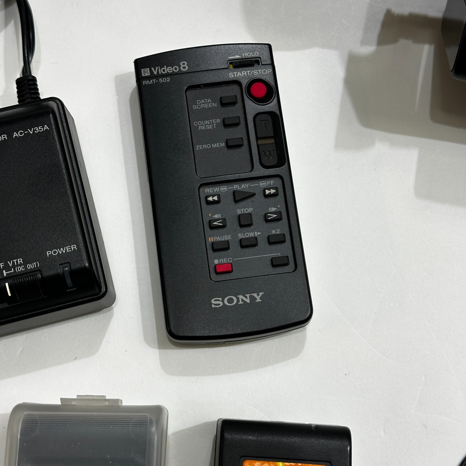 Sony CCD-V701 Video Hi8 Handycam Camcorder Bundle Box Untested