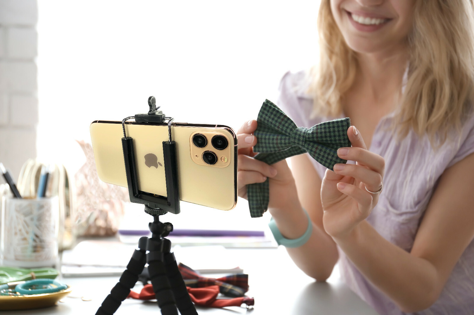 Cell Phone Tripod Adapter Mount for iPhone Smartphone Samsung Tripod Mount Clip