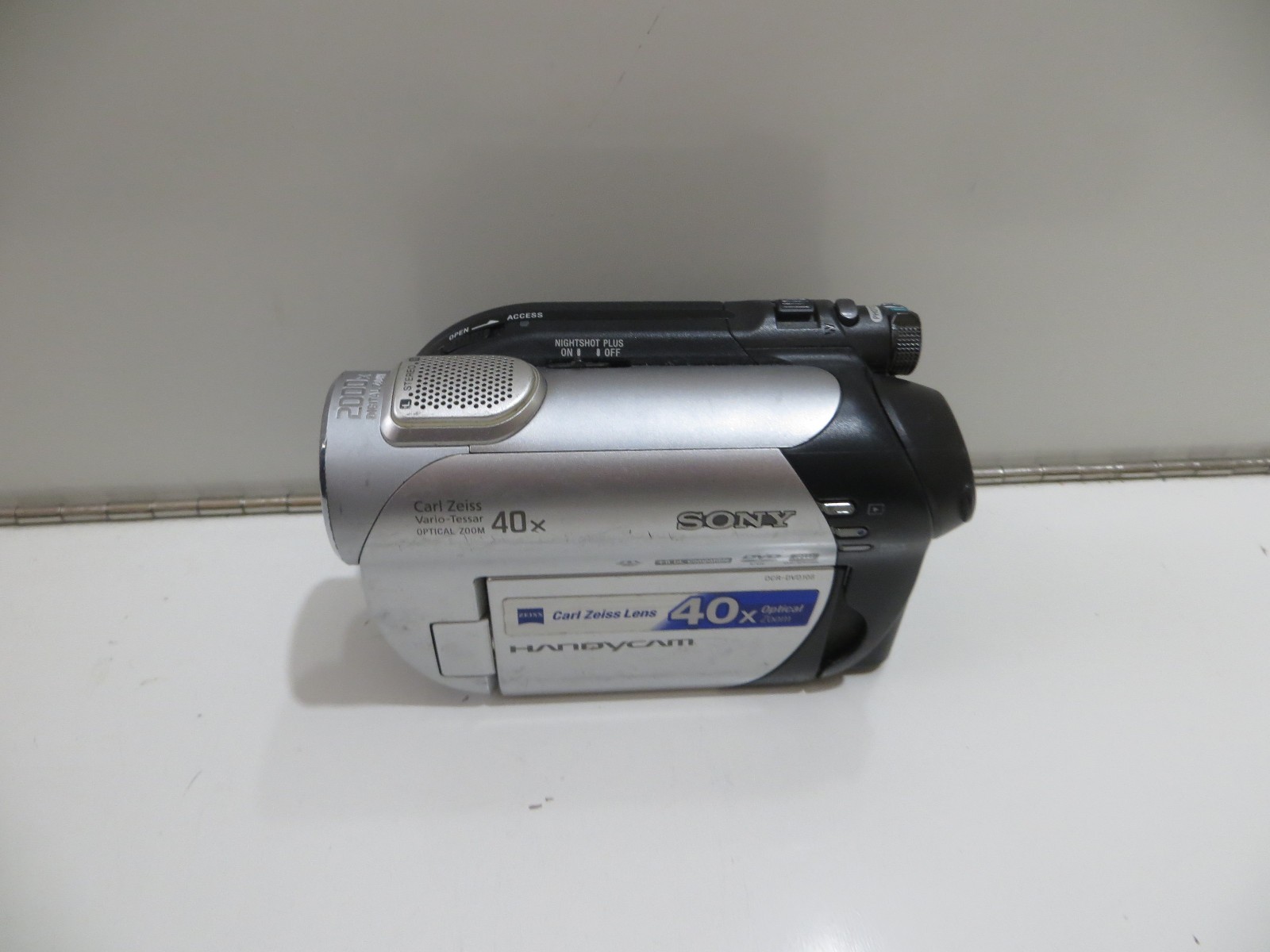 Sony DCR-DVD108 Handycam DVD Camcorder 40X Optical Zoom
