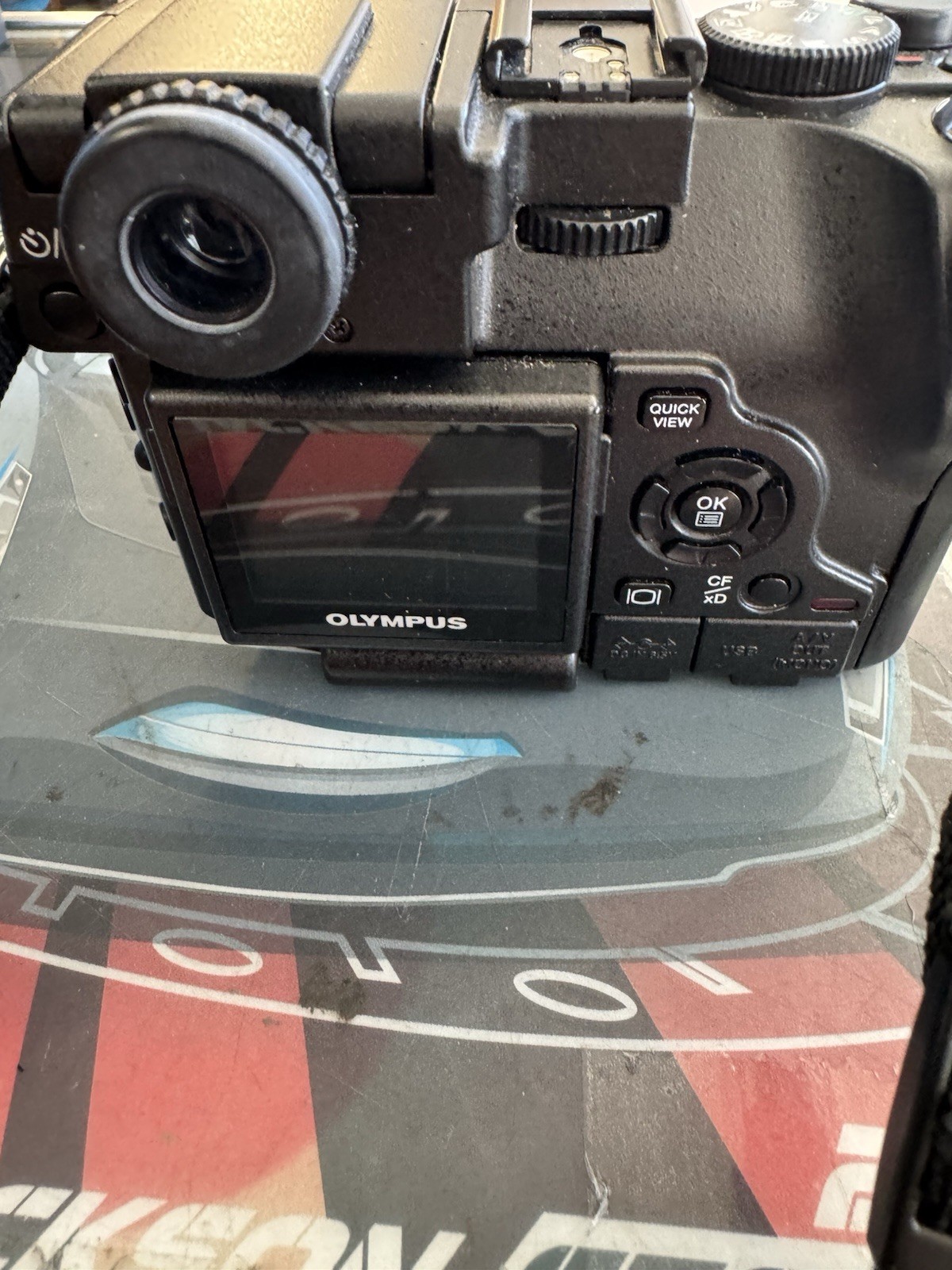 Olympus C-8080 Wide Zoom Camedia 8MP Digital Camera w/ Bag & Batteries And Charg