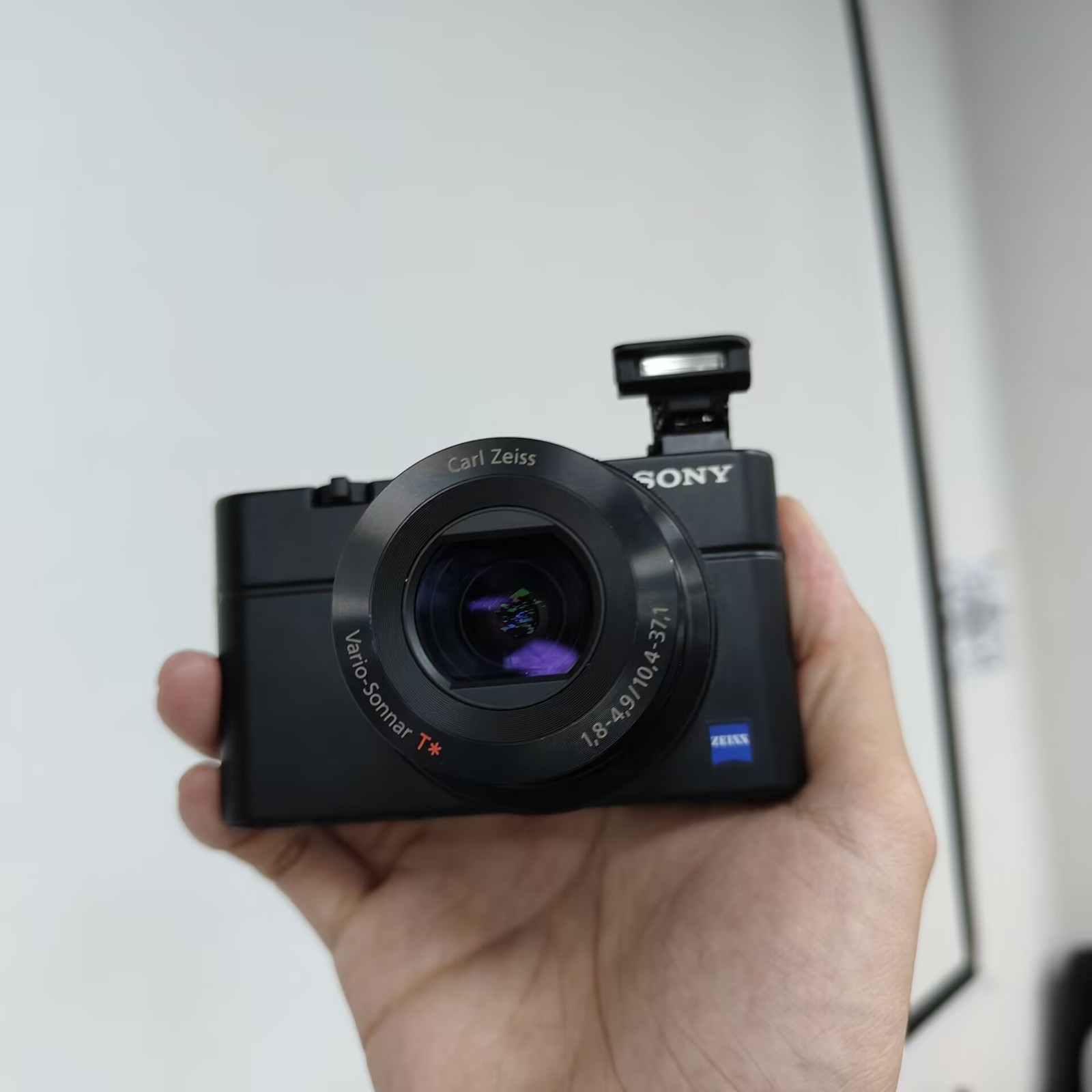Sony Cyber-shot DSC-RX100 20.2 MP 3.6x Optical Zoom Digital Camera – 95% New