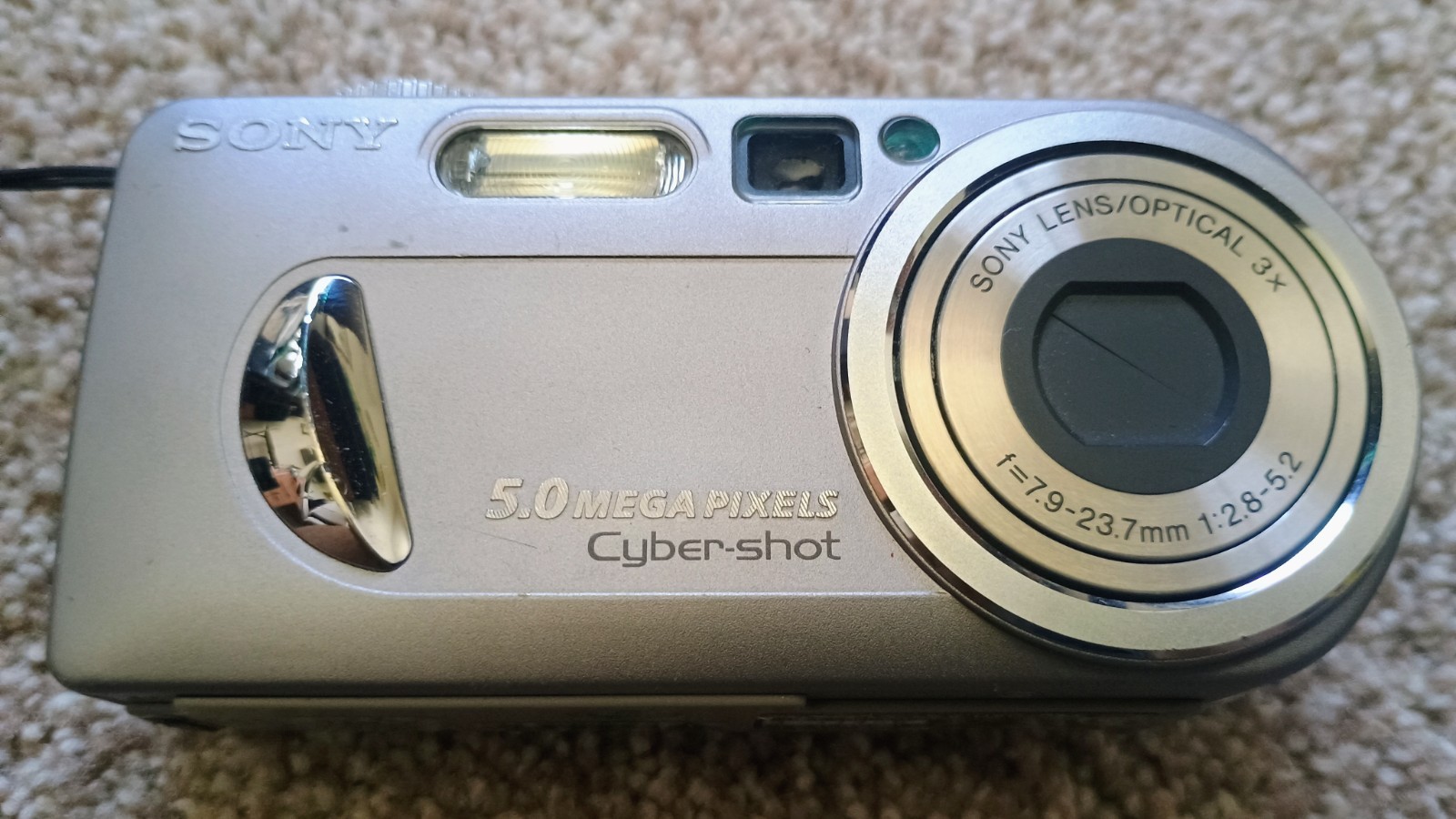 Sony Cyber-shot DSC-P10 5.0MP 3x Zoom Silver w/ Case / New Charger & Battery