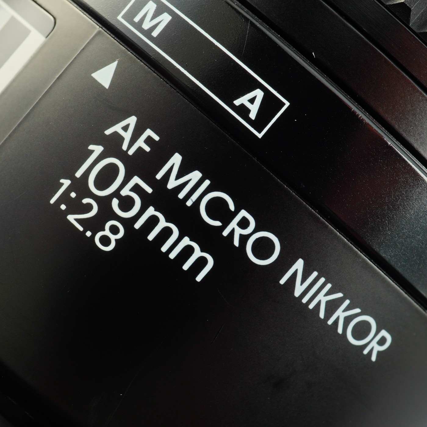 EXCELLENT Nikon AF MICRO NIKKOR 105mm F/2.8 Macro Lens