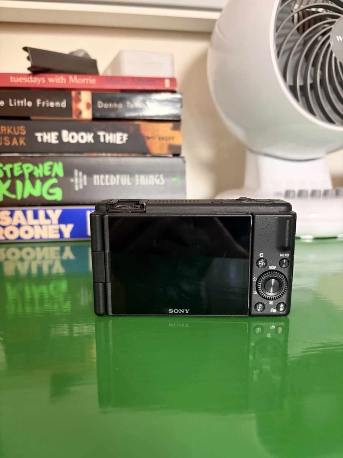 Sony ZV-1F 4K F/2 Vlogging Digital Camera Black, Brand New, Yes Charger/Battery