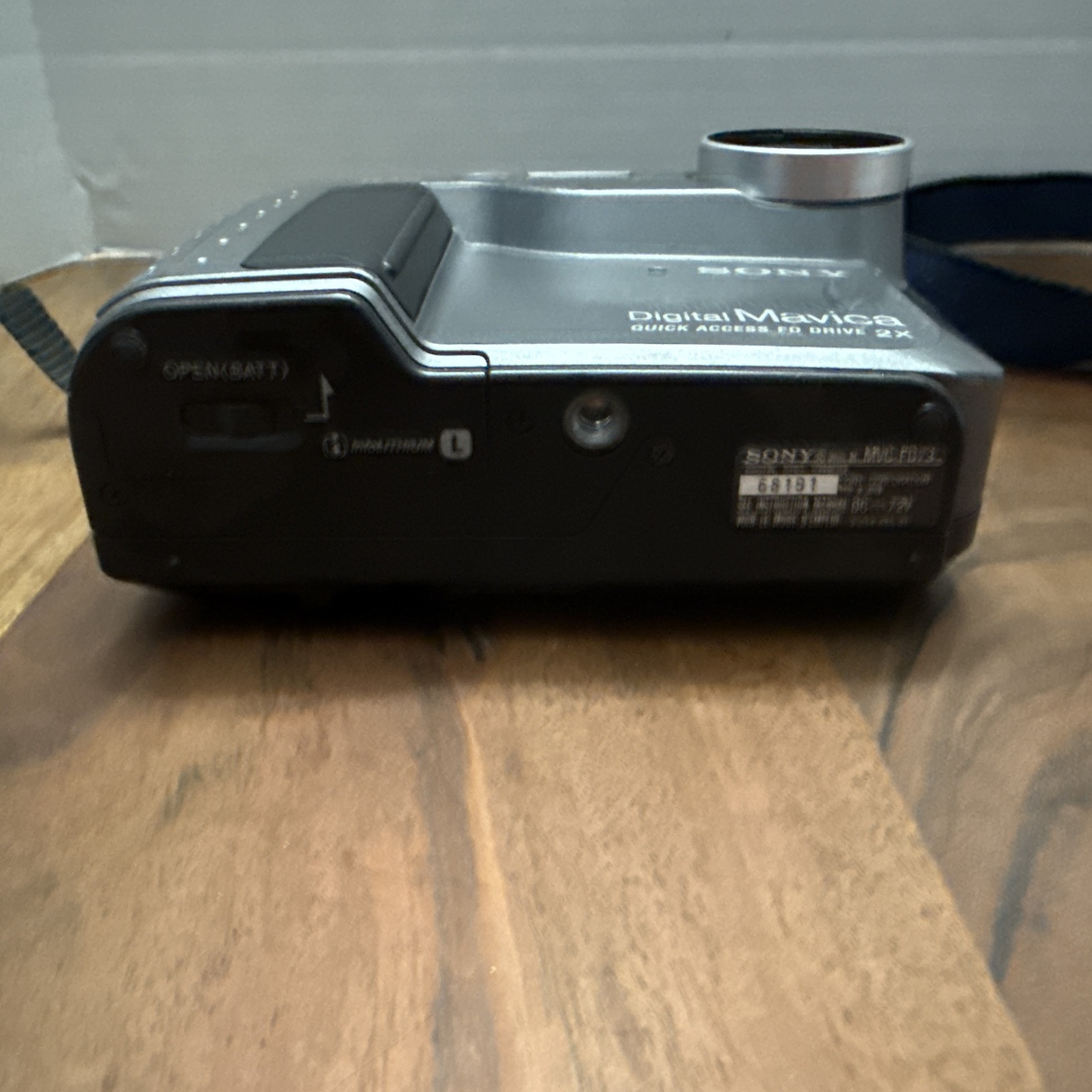 Sony Digital Camera Mavica MVC-FD73 0.4MP 10X Optical Zoom Floppy Disk UNTESTED