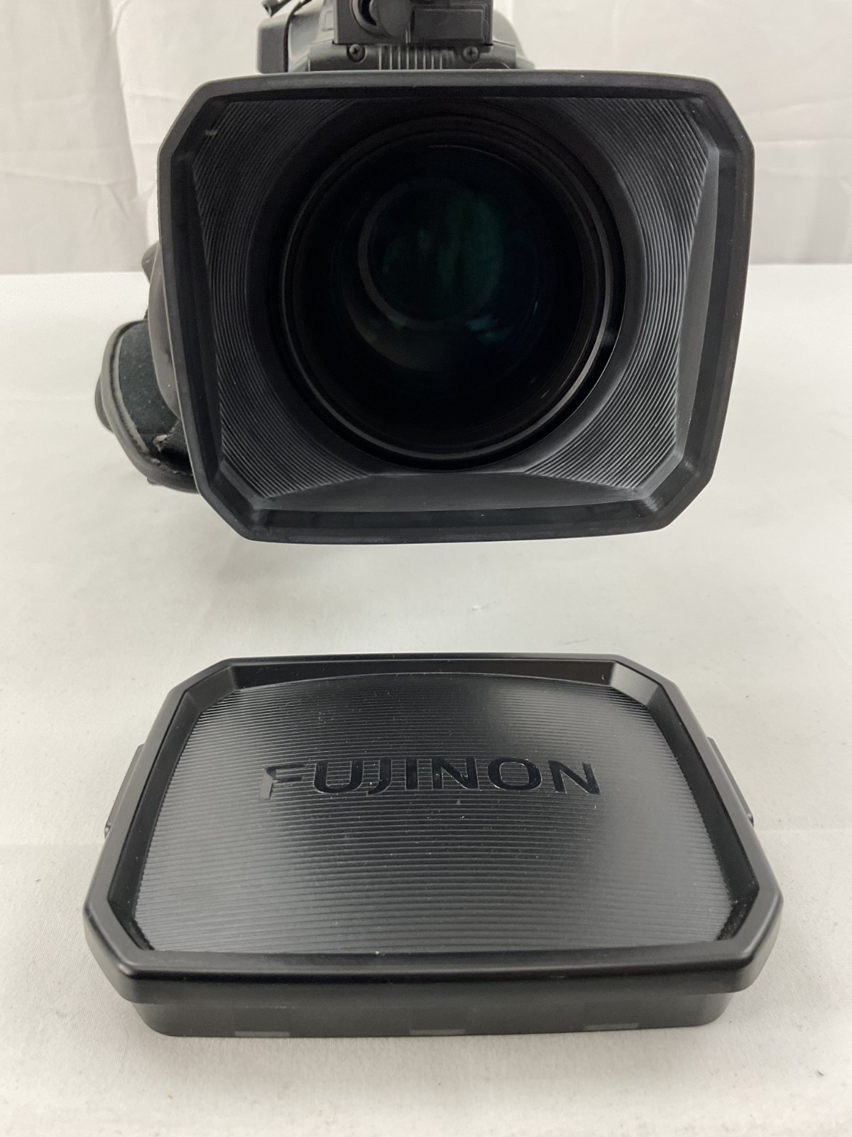 Sony HXC-D70 HD/SD Studio Camera 2/3″ 3CMOS + Fujinon A18x7.6 18x Broadcast Lens