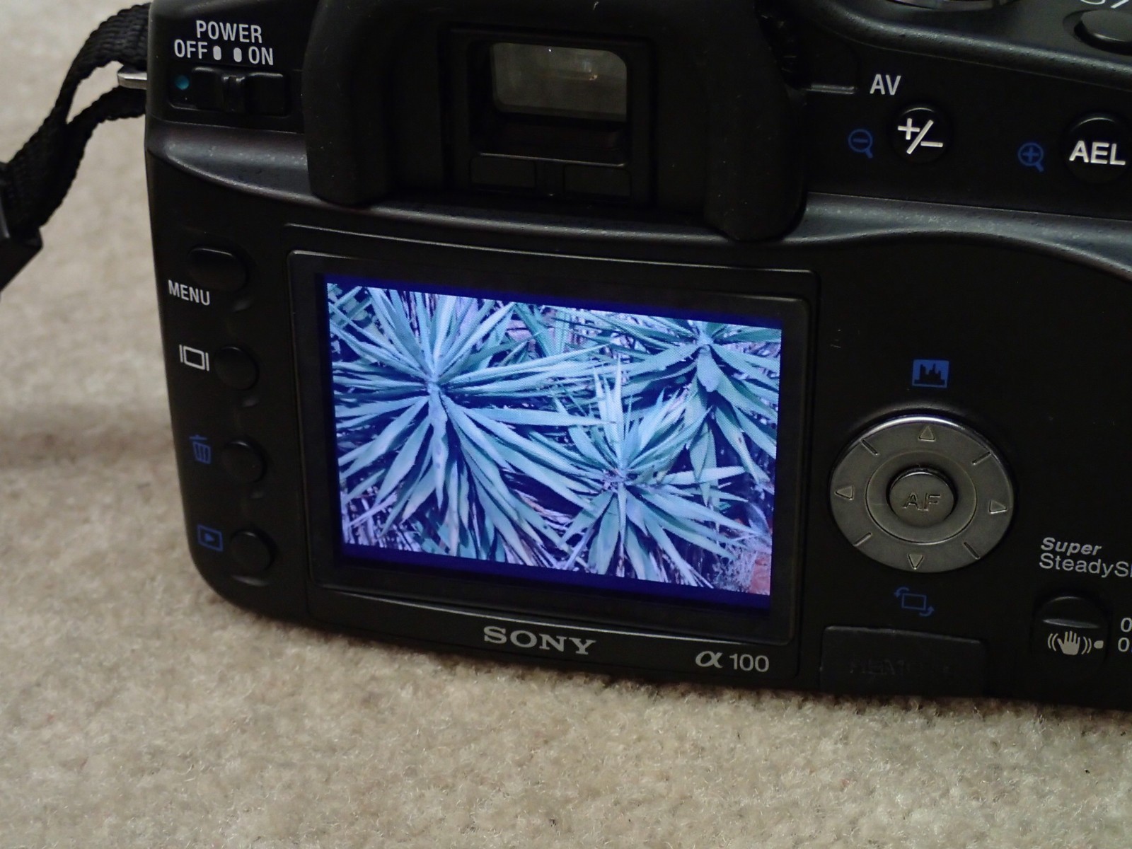 Sony DSLR A100 Digital Camera with Sony 75-300 Zoom Lens 4GB