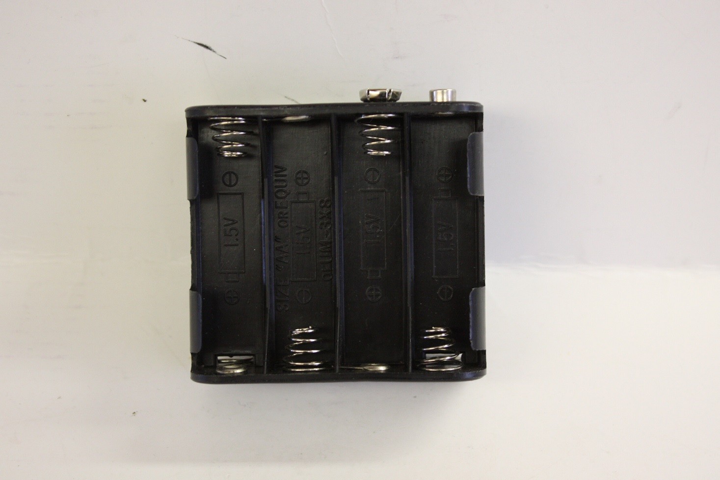 8AA Battery Pack holder- LOT OF 50 – snap on connector – New Old Stock