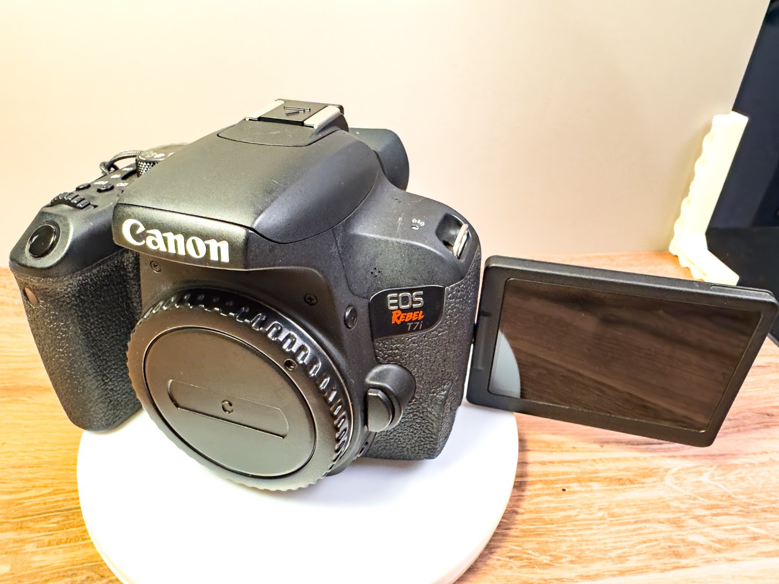 Canon EOS Rebel T7i 800D DSLR Camera w/ MF 85mm f/1.8 Portrait Lens