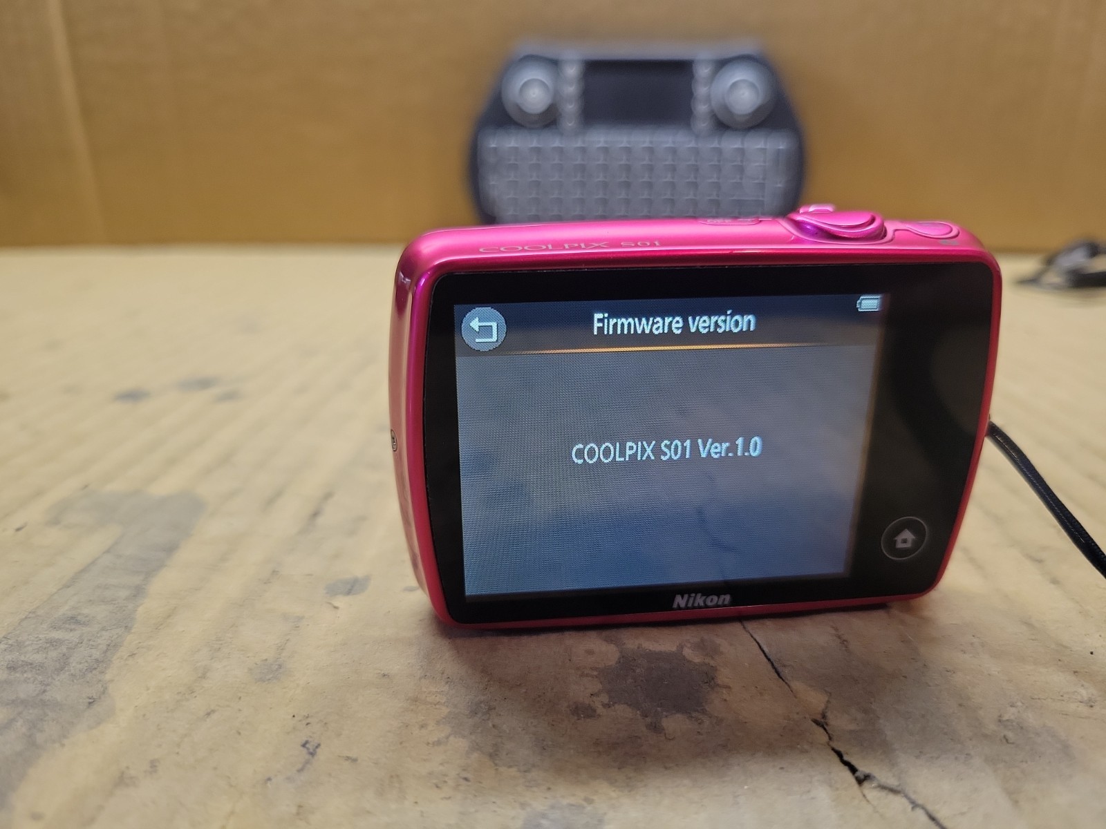 Nikon Coolpix S01 Digital 10.1MP 3x Zoom Digital Camera w charger – Pink B16