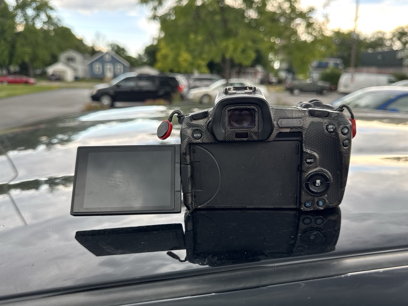 Canon EOS R 30.3MP Mirrorless Digital Full Frame Camera Body 3075C002