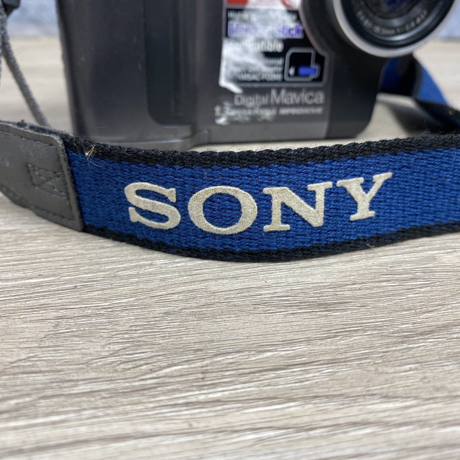 Sony Digital Mavica Dig Still Camera MVC-FD85 1.3 MP D5