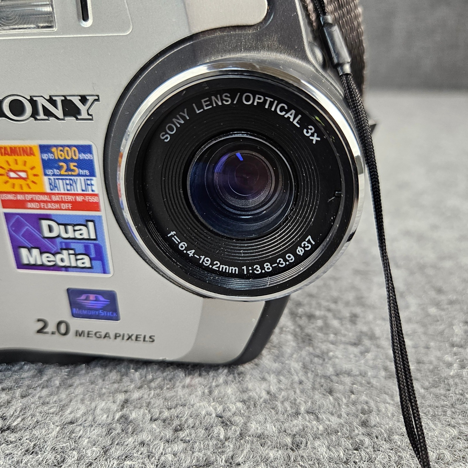 Sony Mavica MVC-FD200 Digital Camera 2.0MP Floppy Disk Memory Stick Silver Grey