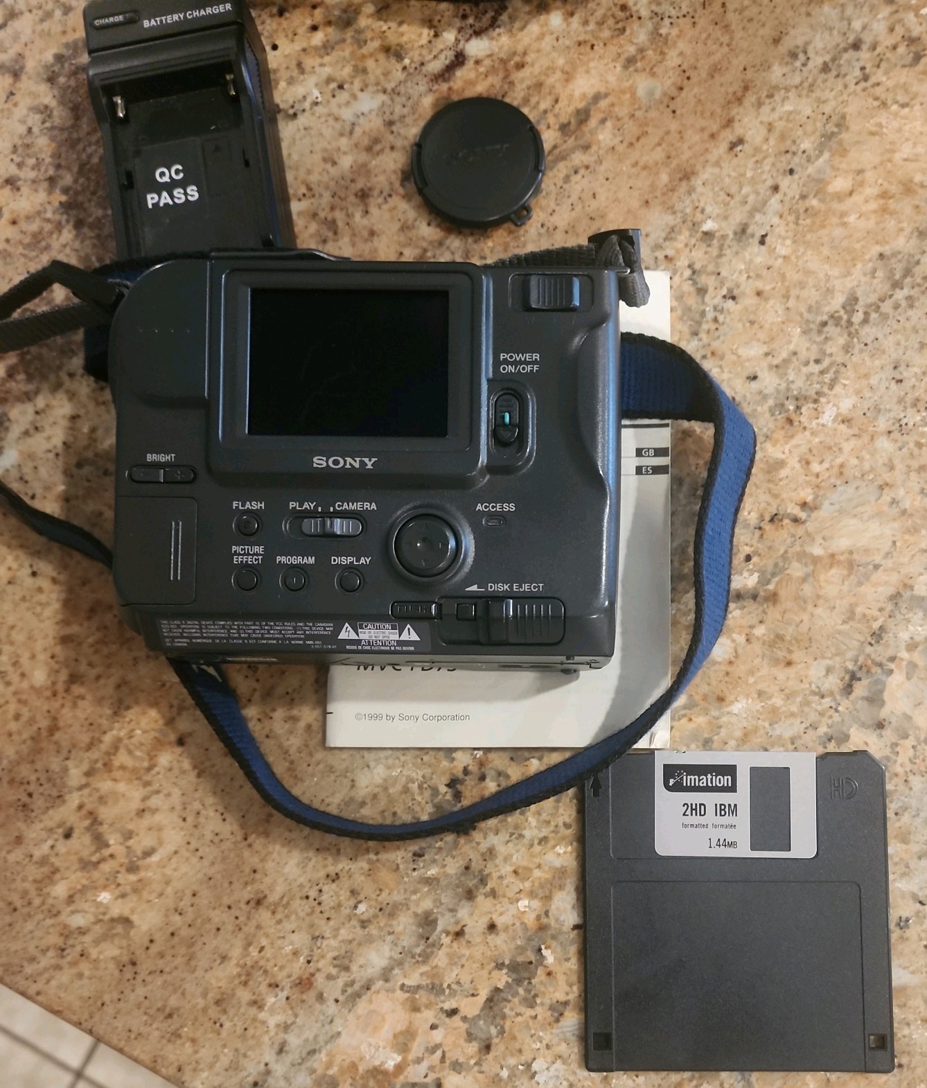 Sony Mavica MVC-FD73 0.4MP Digital Camera Floppy Still Camera w/ extras TESTED