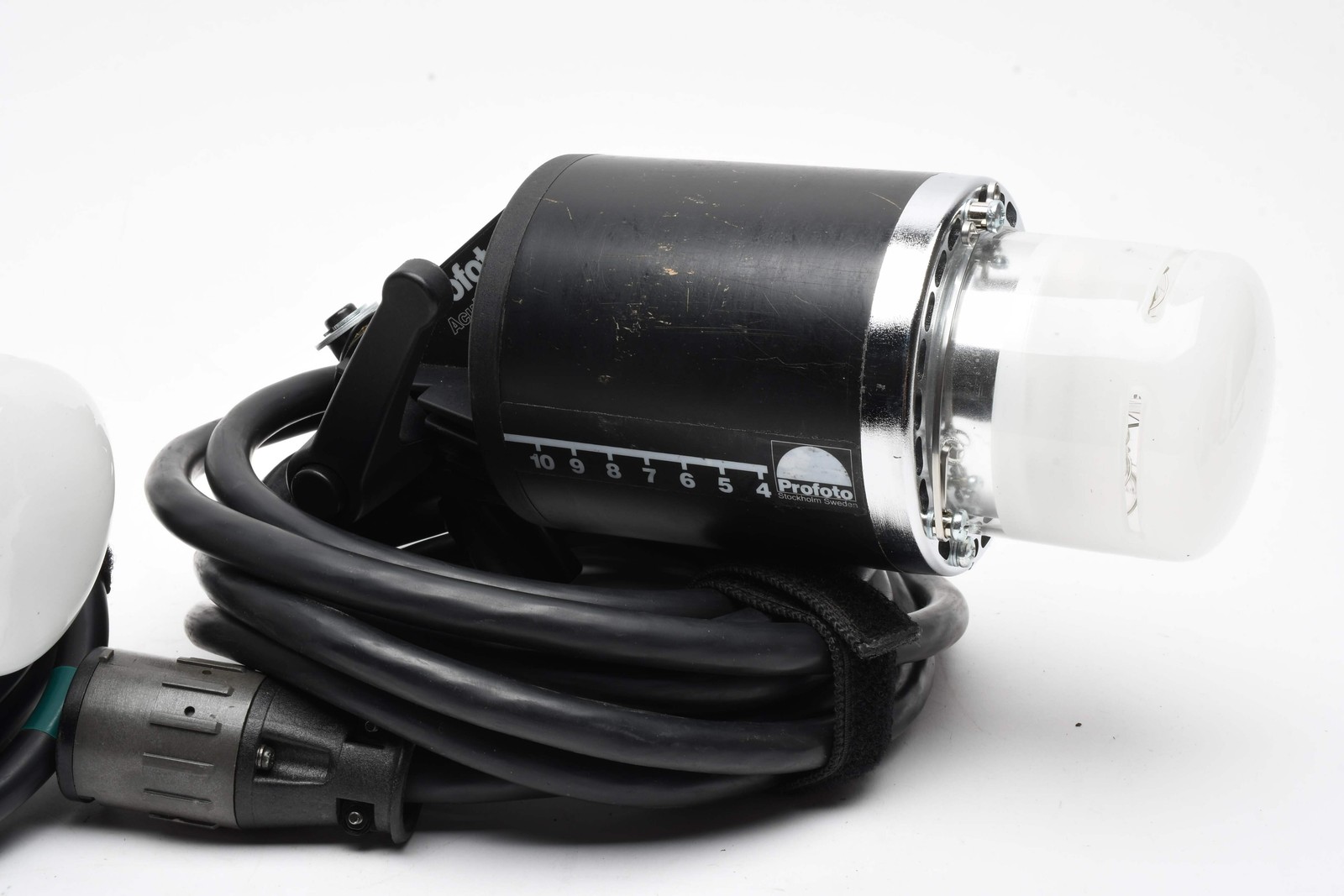 Profoto Acute 2R 1200W Flash Lighting Kit w/2 Acute D4 Heads, Case, Nice!