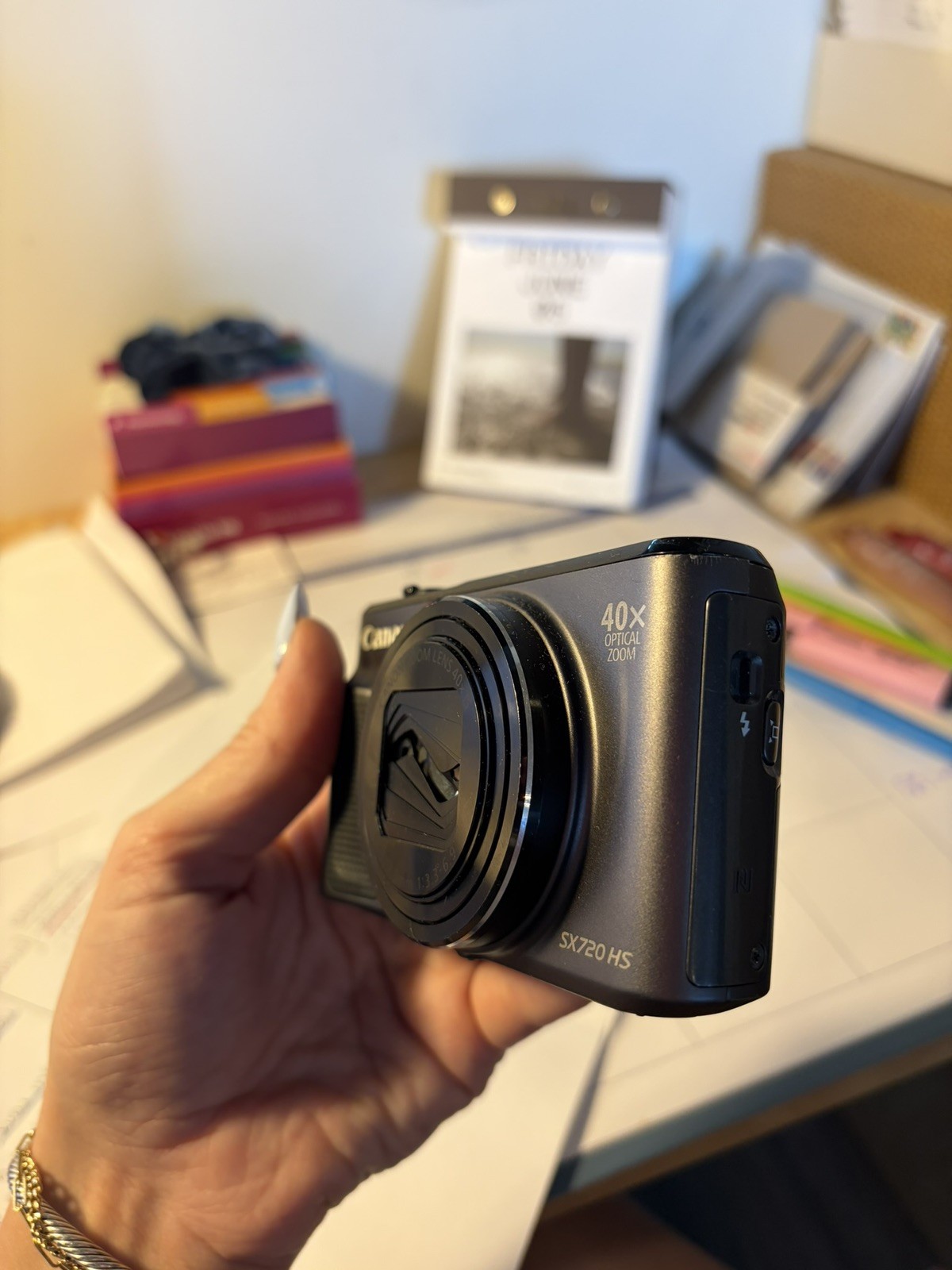 Canon SX720 HS Digital Camera 20.30 MP 40x Optical Zoom Wi-Fi & NFC Touch Screen