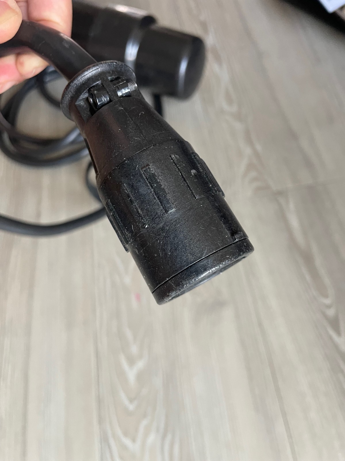 Working: Profoto Pro-7 Flash Head; Clean Cable, Glass Dome, Flash Tube