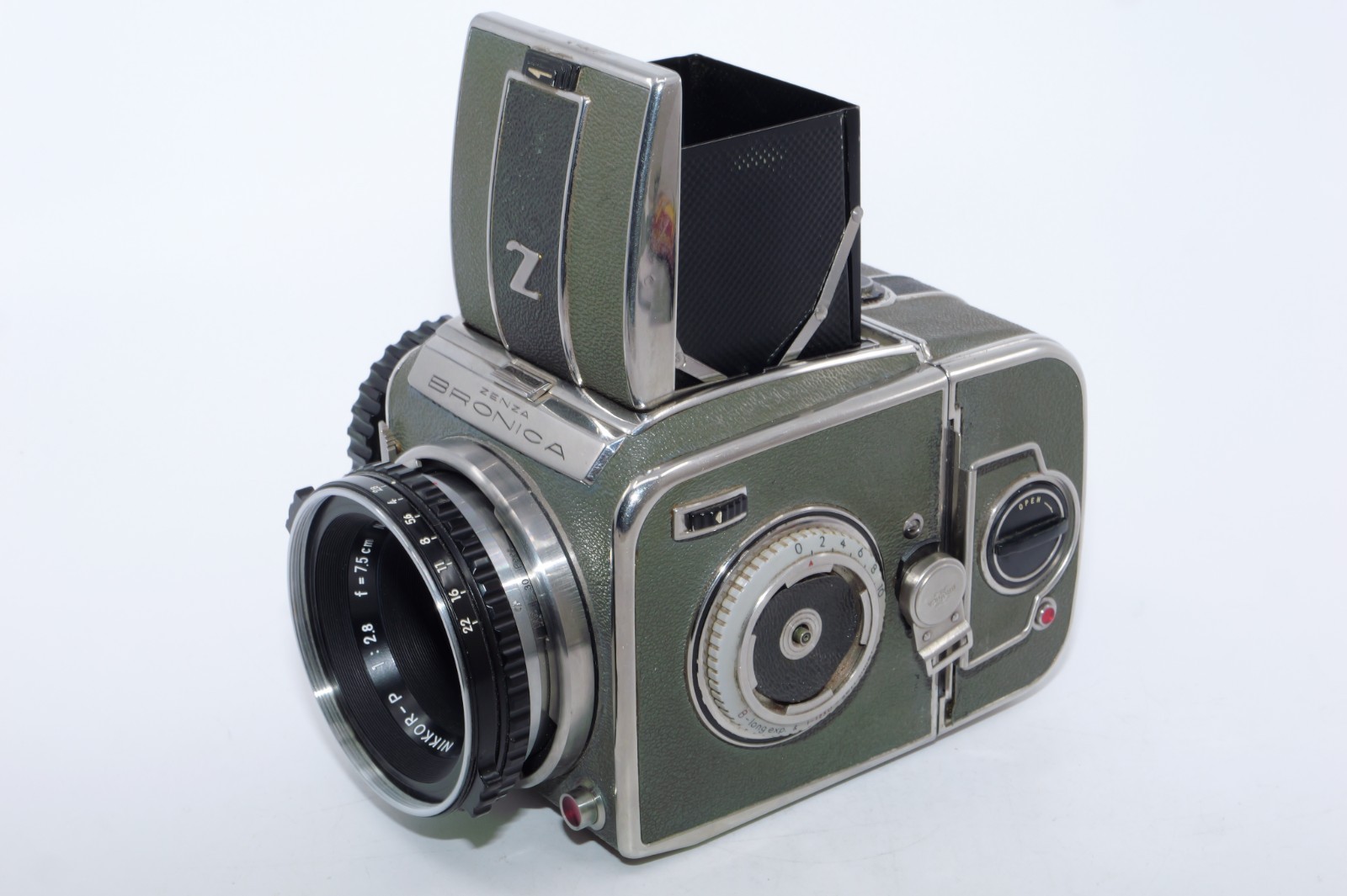 Zenza Bronica DeLuxe Medium Format 6×6 Slr Film Camera. 7.5cm f2.8 Lens. Prism.