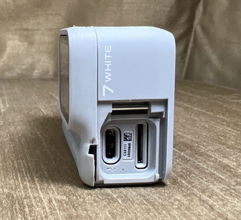 GoPro 7 White Hero 10MP 4K Action Camera 64gb SD Bundle – No Charge Port Cover