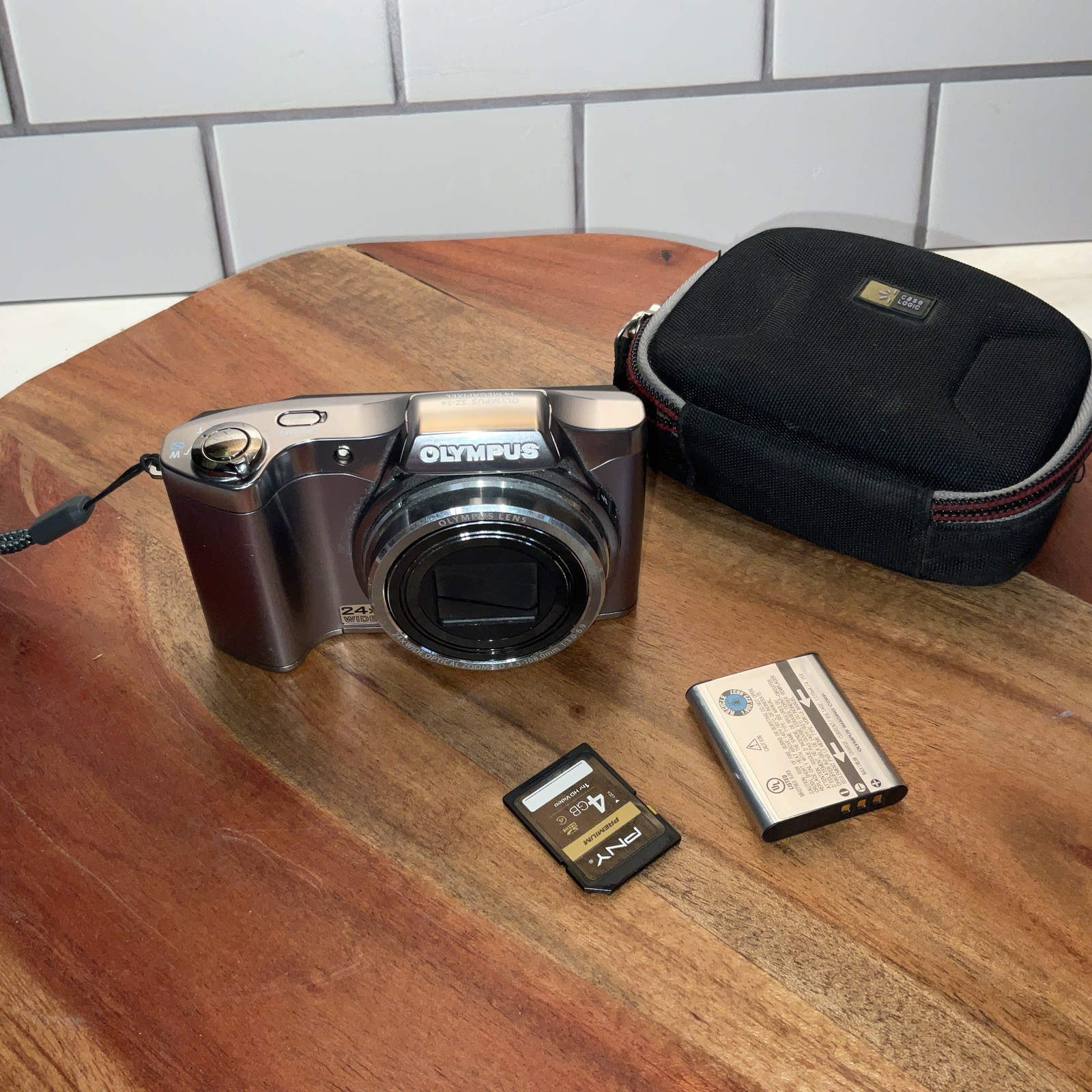 Olympus Stylus SZ-14 14.0MP Digital Camera With SD Card, Silver – Tested