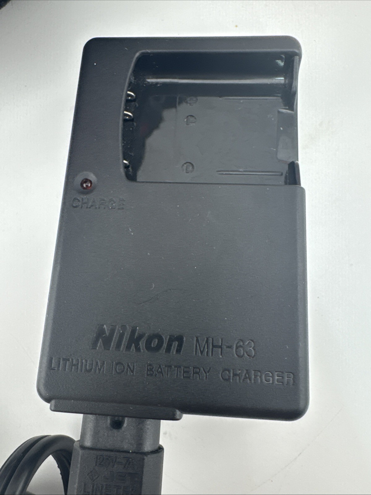 Nikon Coolpix S570 12.0MP Compact Digital Camera w/5x Zoom Bundle Tested