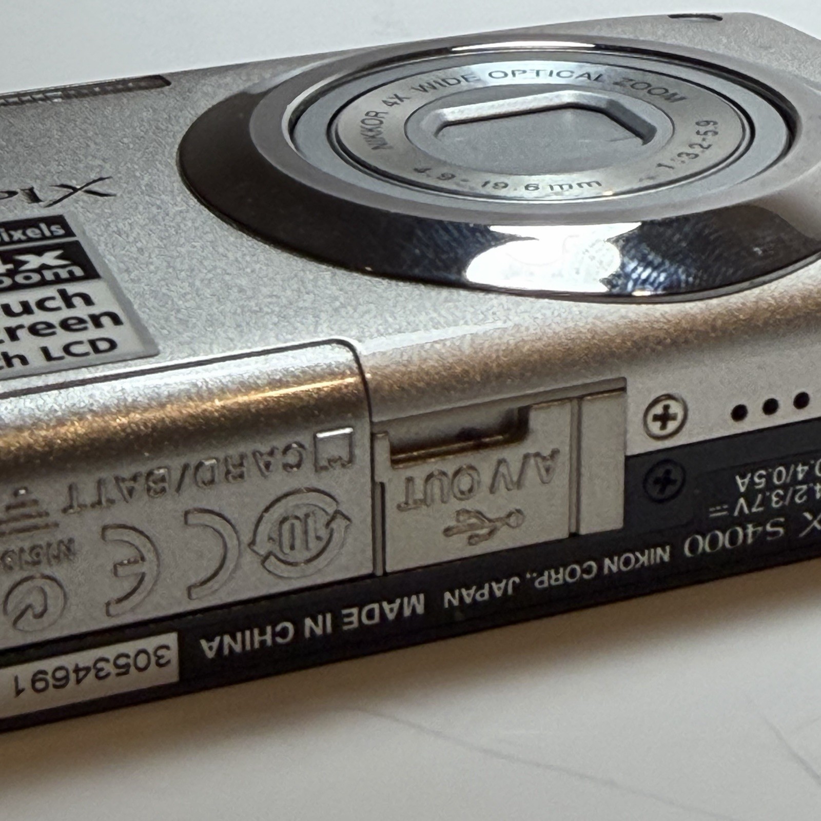 Nikon Coolpix S4000 12.0MP Digital Camera Wide 4x Zoom W/ Batt & Charger Works!