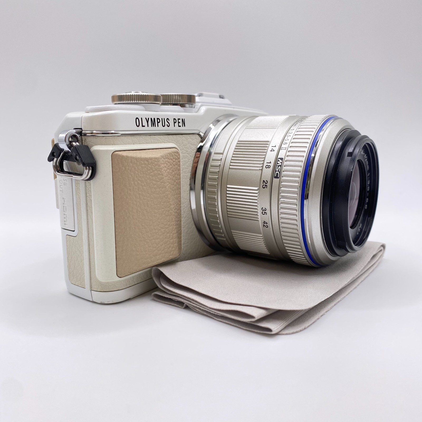 N.MINT OLYMPUS PEN Lite E-PL7 Mirrorless White Camera M.Zuiko 14-42mm From Japan