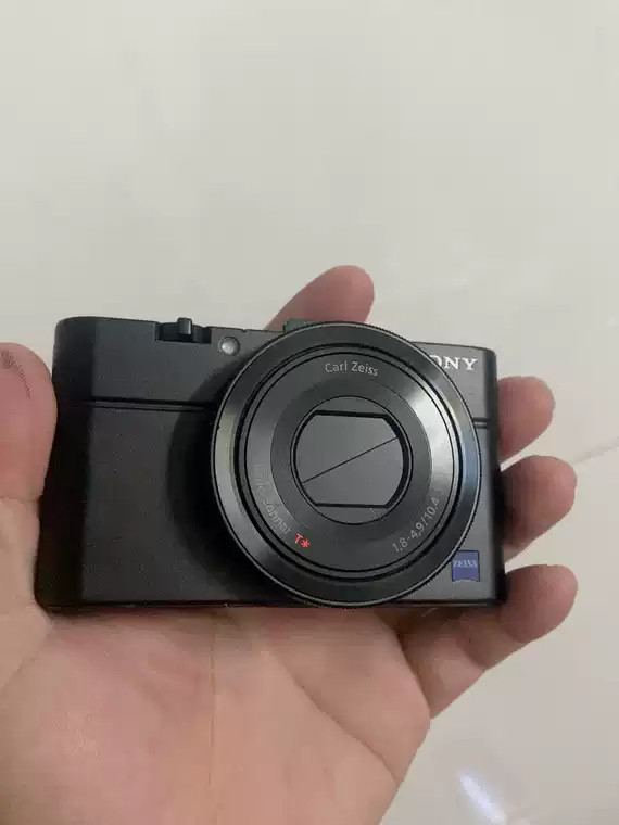 Sony Cyber-Shot RX100 II 20.2 MP 3.6x Zoom DSC-RX100M2 Digital Camera – Black
